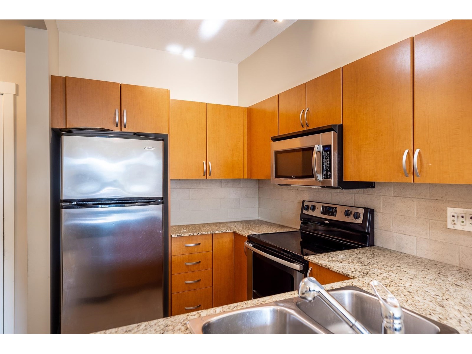 323 13789 107a Avenue, Surrey, British Columbia  V3T 0B8 - Photo 7 - R3012613