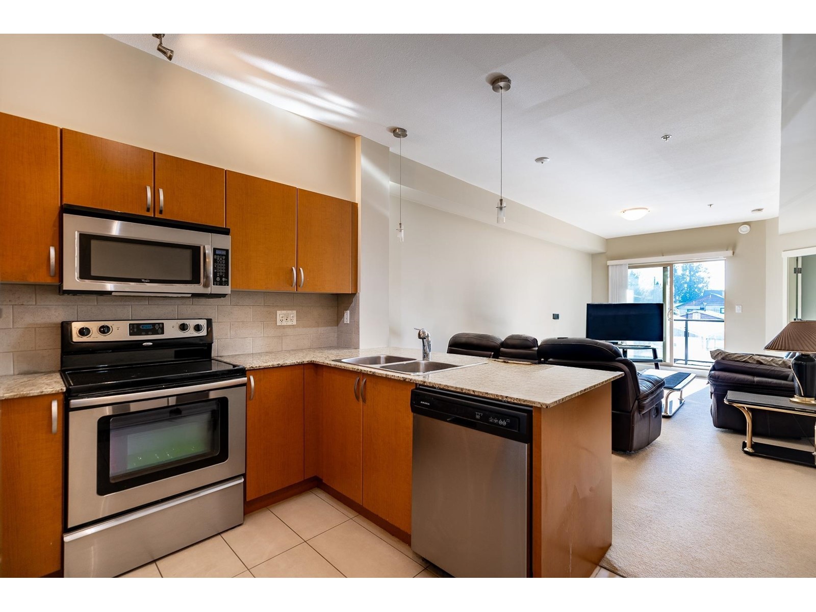 323 13789 107a Avenue, Surrey, British Columbia  V3T 0B8 - Photo 4 - R3012613