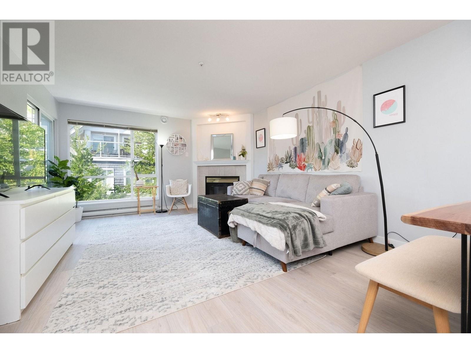 305 789 W 16 AVENUE, Vancouver, British Columbia