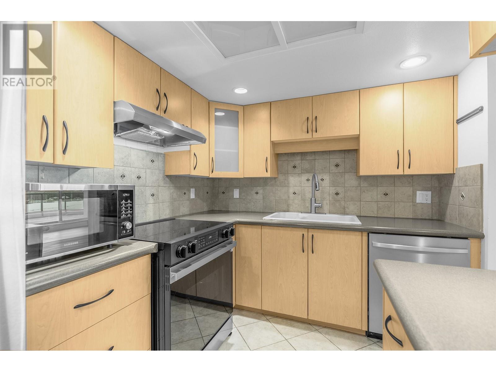 160 168 Chadwick Court, North Vancouver, British Columbia  V7M 3L4 - Photo 12 - R3012892