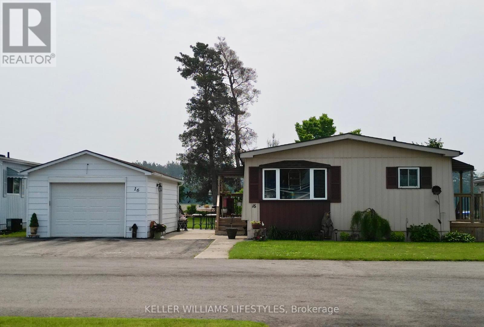 16 Velma Street, Strathroy-Caradoc, Ontario  N7G 3P4 - Photo 1 - X12200244