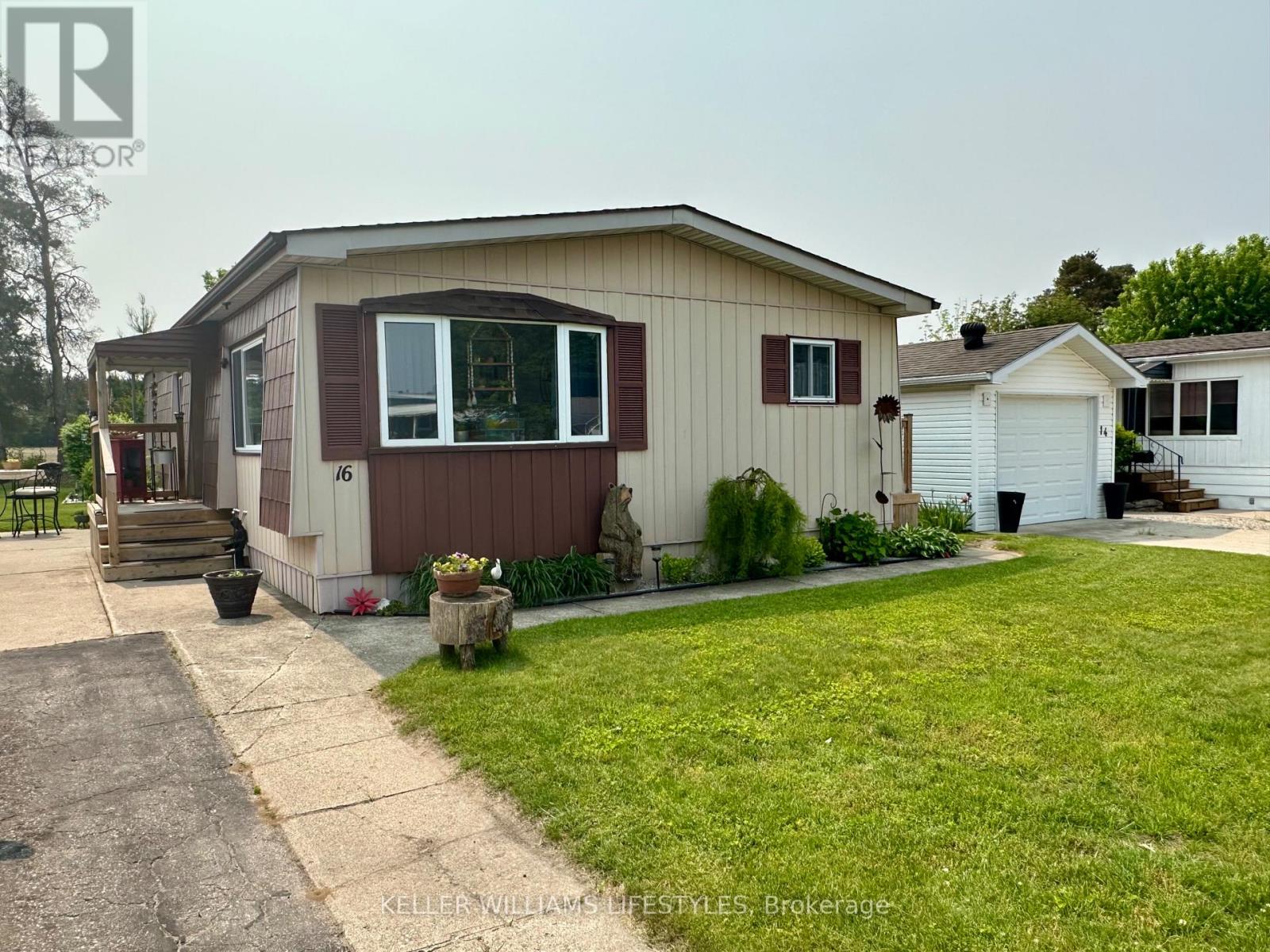 16 Velma Street, Strathroy-Caradoc, Ontario  N7G 3P4 - Photo 2 - X12200244