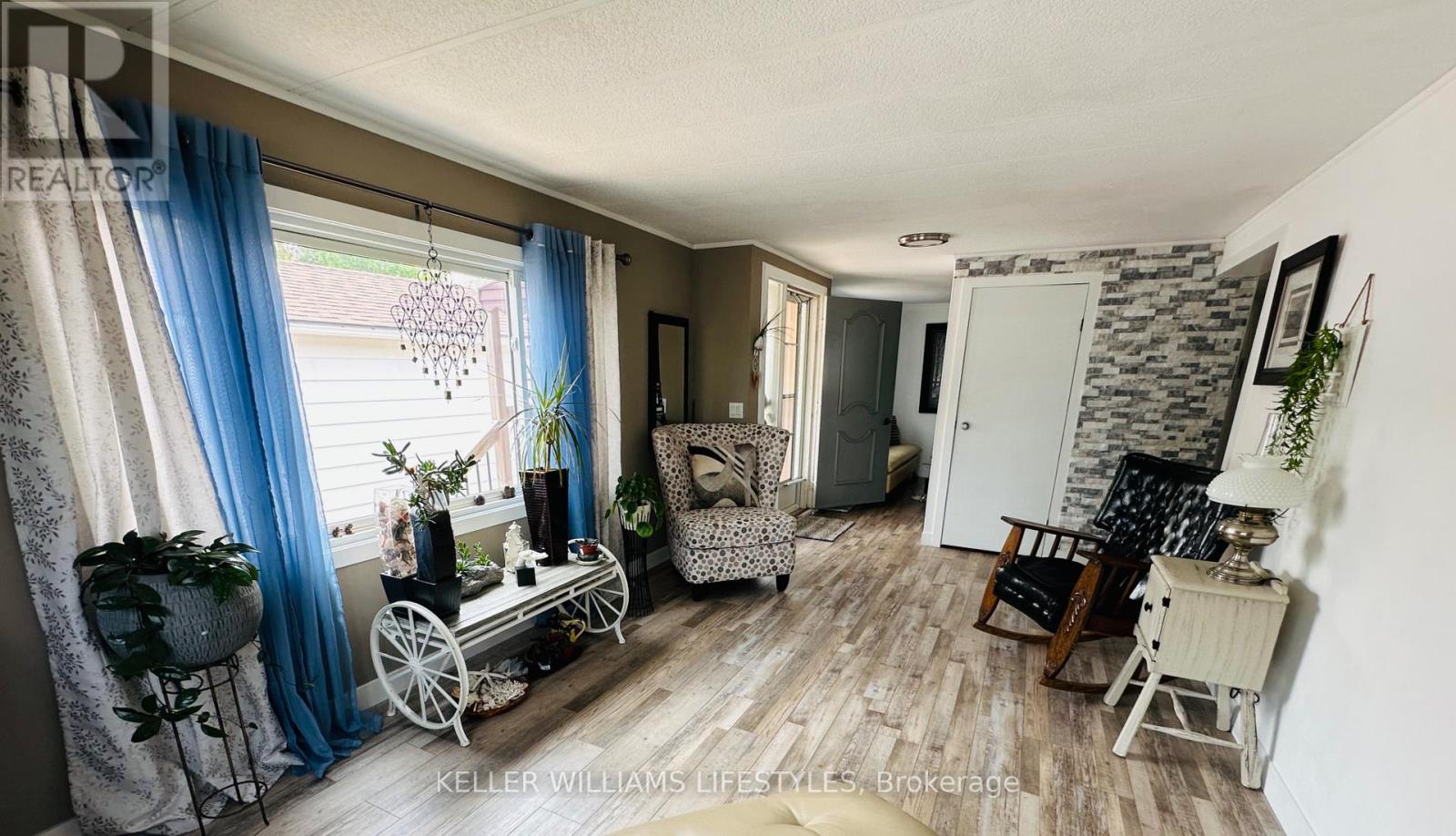 16 Velma Street, Strathroy-Caradoc, Ontario  N7G 3P4 - Photo 4 - X12200244