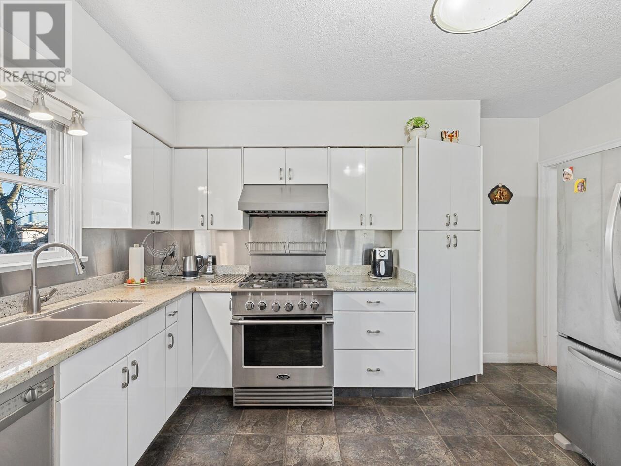 1701 Nanaimo Street, New Westminster, British Columbia  V3M 2G7 - Photo 10 - R3012885