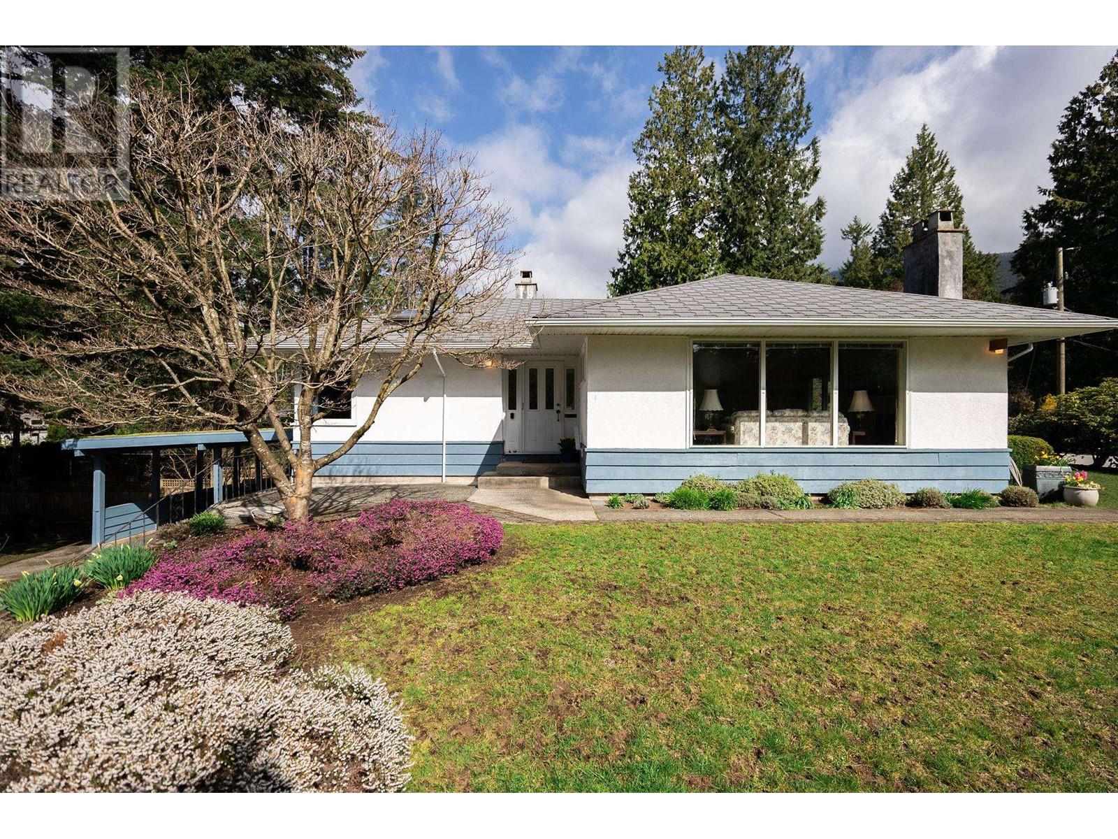 4143 Virginia Crescent, North Vancouver, British Columbia  V7R 3Z7 - Photo 2 - R3012902