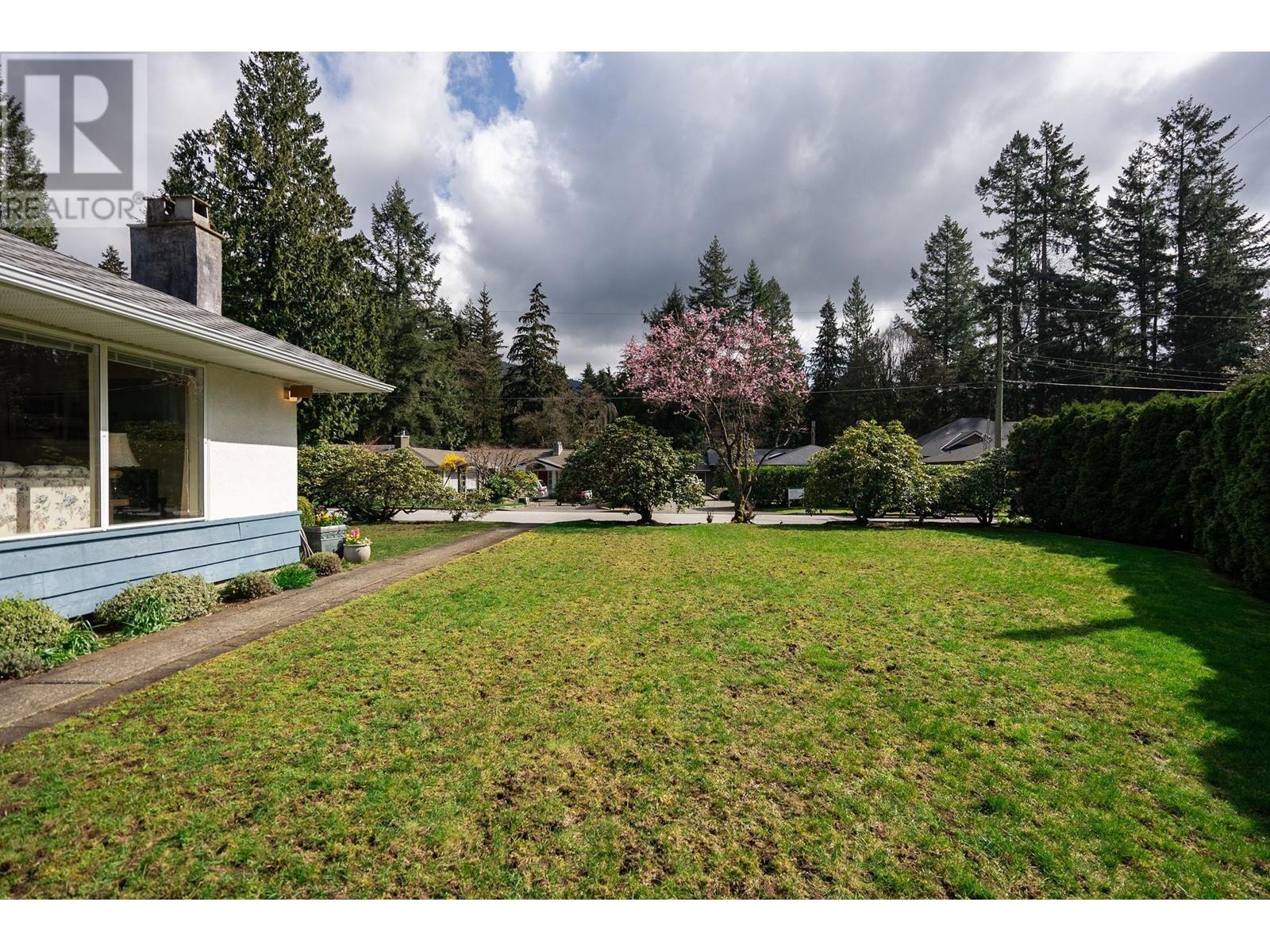 4143 Virginia Crescent, North Vancouver, British Columbia  V7R 3Z7 - Photo 4 - R3012902