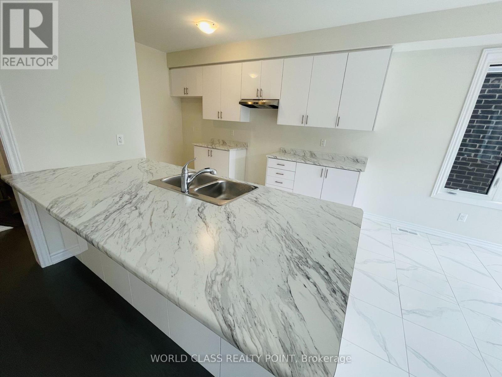 24 Rochester Drive, Barrie (Innis-Shore), Ontario  L9J 0W1 - Photo 7 - S12199476