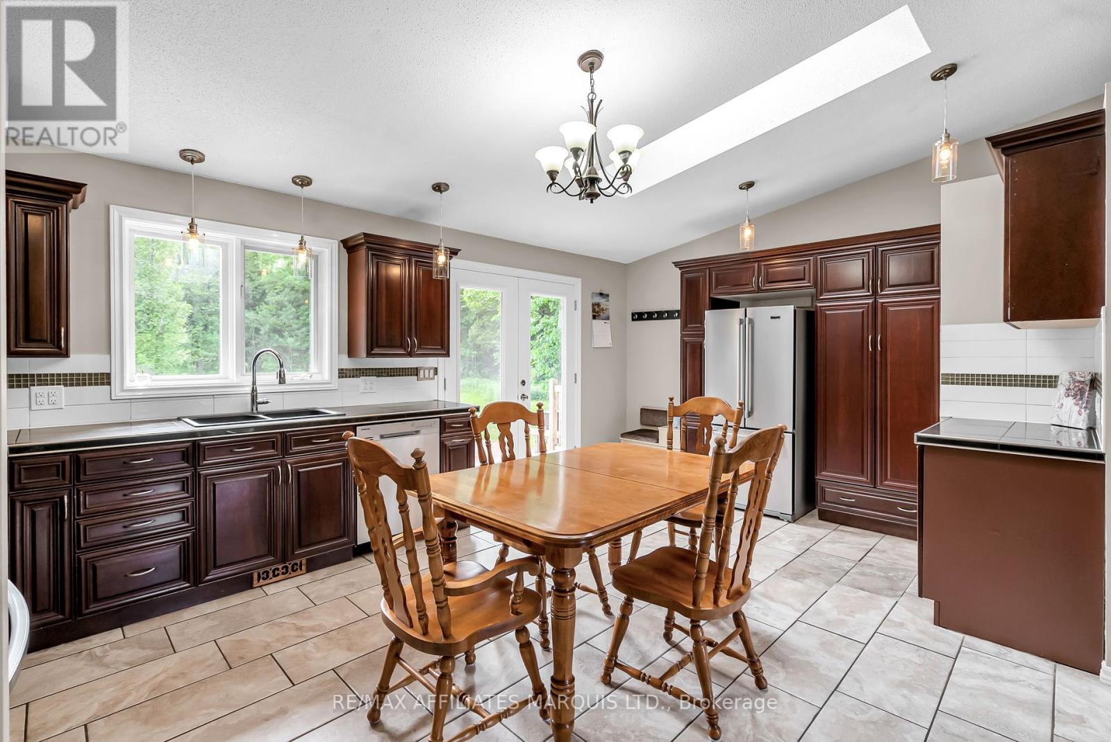 4692 O'keefe Road, South Stormont, Ontario  K0C 2A0 - Photo 17 - X12207470