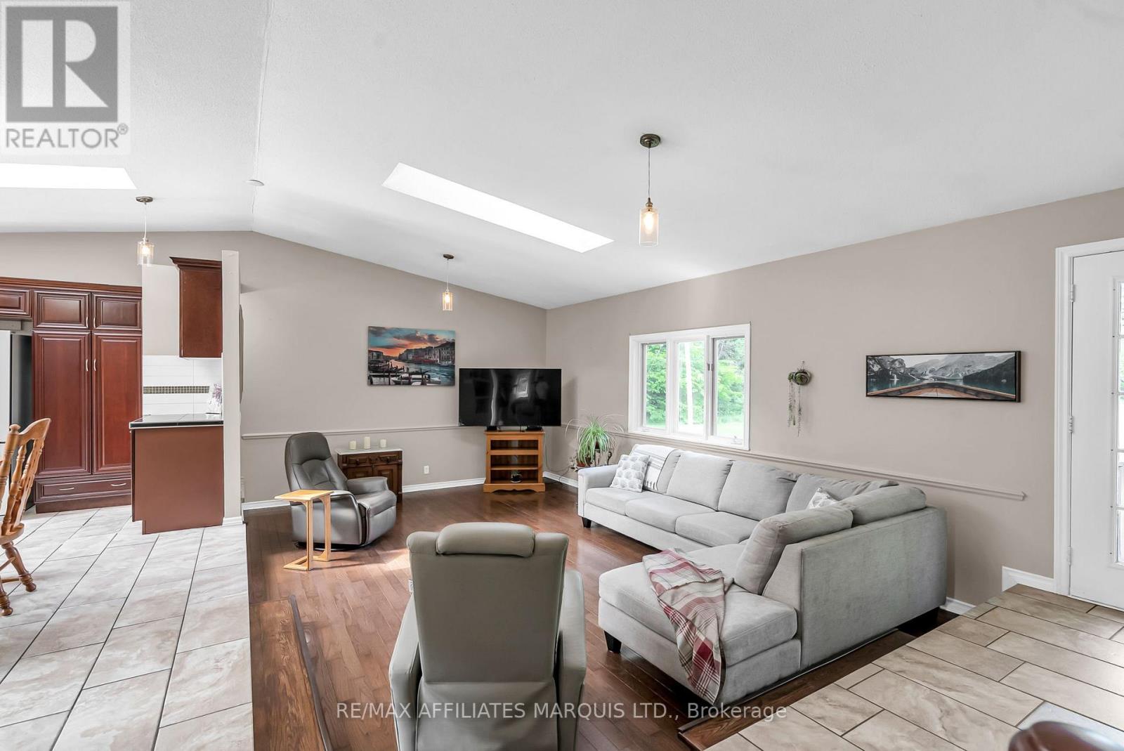 4692 O'keefe Road, South Stormont, Ontario  K0C 2A0 - Photo 8 - X12207470