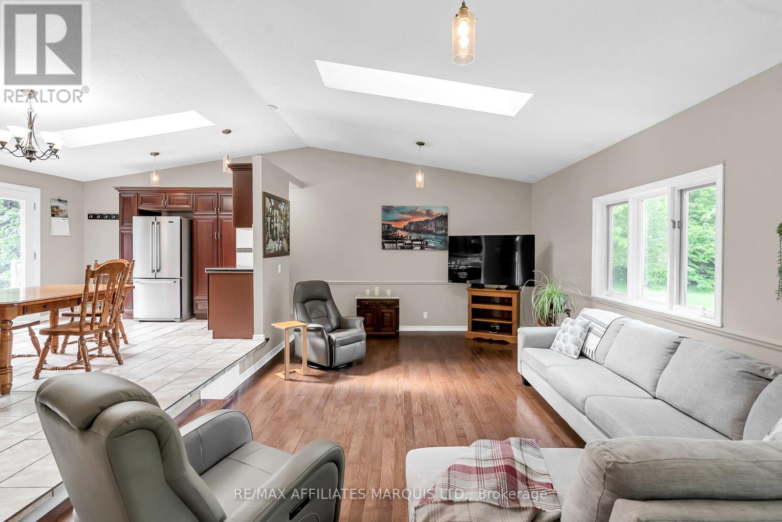 4692 O'keefe Road, South Stormont, Ontario  K0C 2A0 - Photo 9 - X12207470