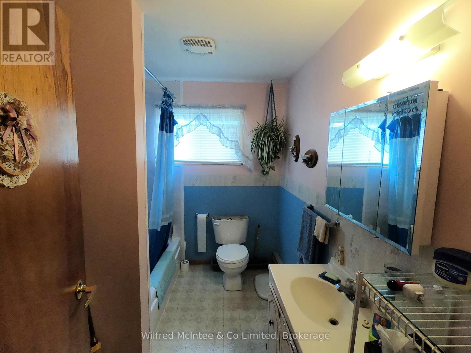 278 Ogimah Road W, South Bruce Peninsula, Ontario  N0H 2G0 - Photo 12 - X12206794