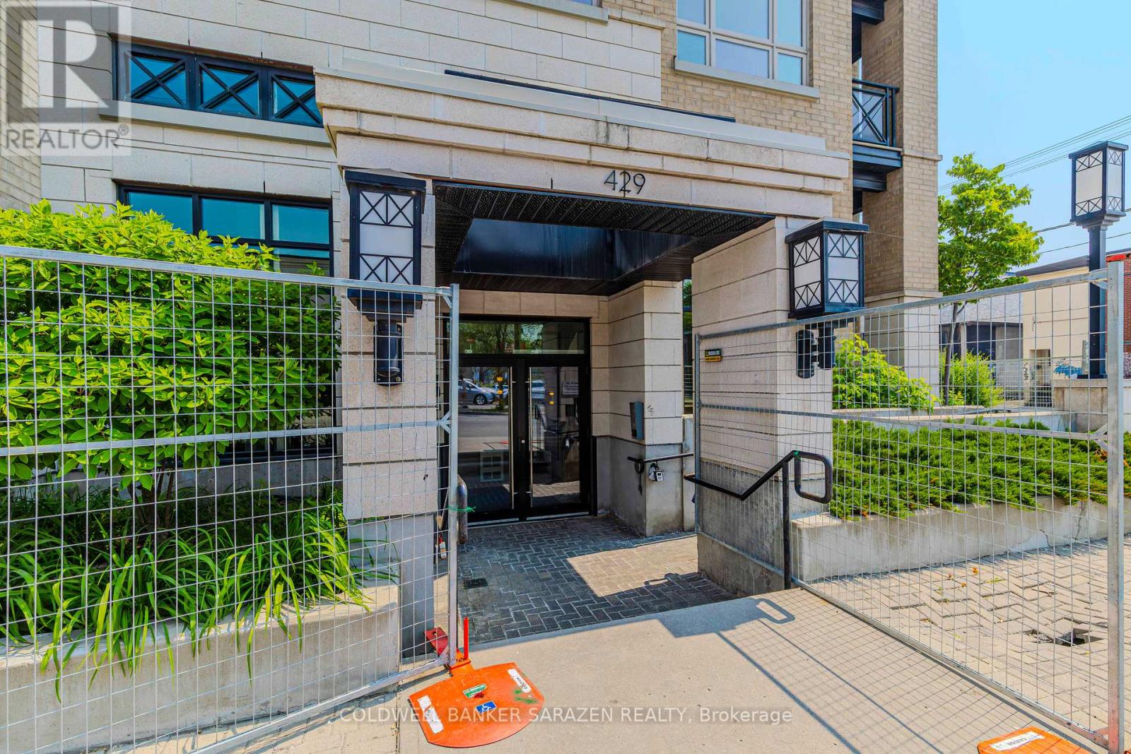 218 - 429 Kent Street, Ottawa, Ontario  K2P 1B5 - Photo 2 - X12207400