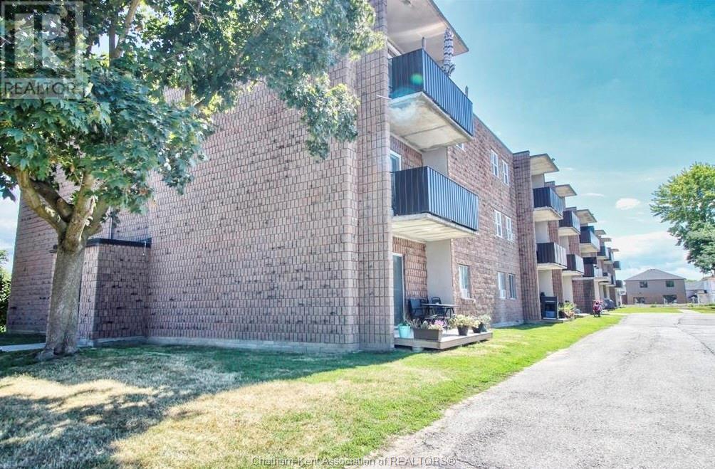 MLS# 25014539: 276 Merritt AVENUE Unit# 202, Chatham, Canada