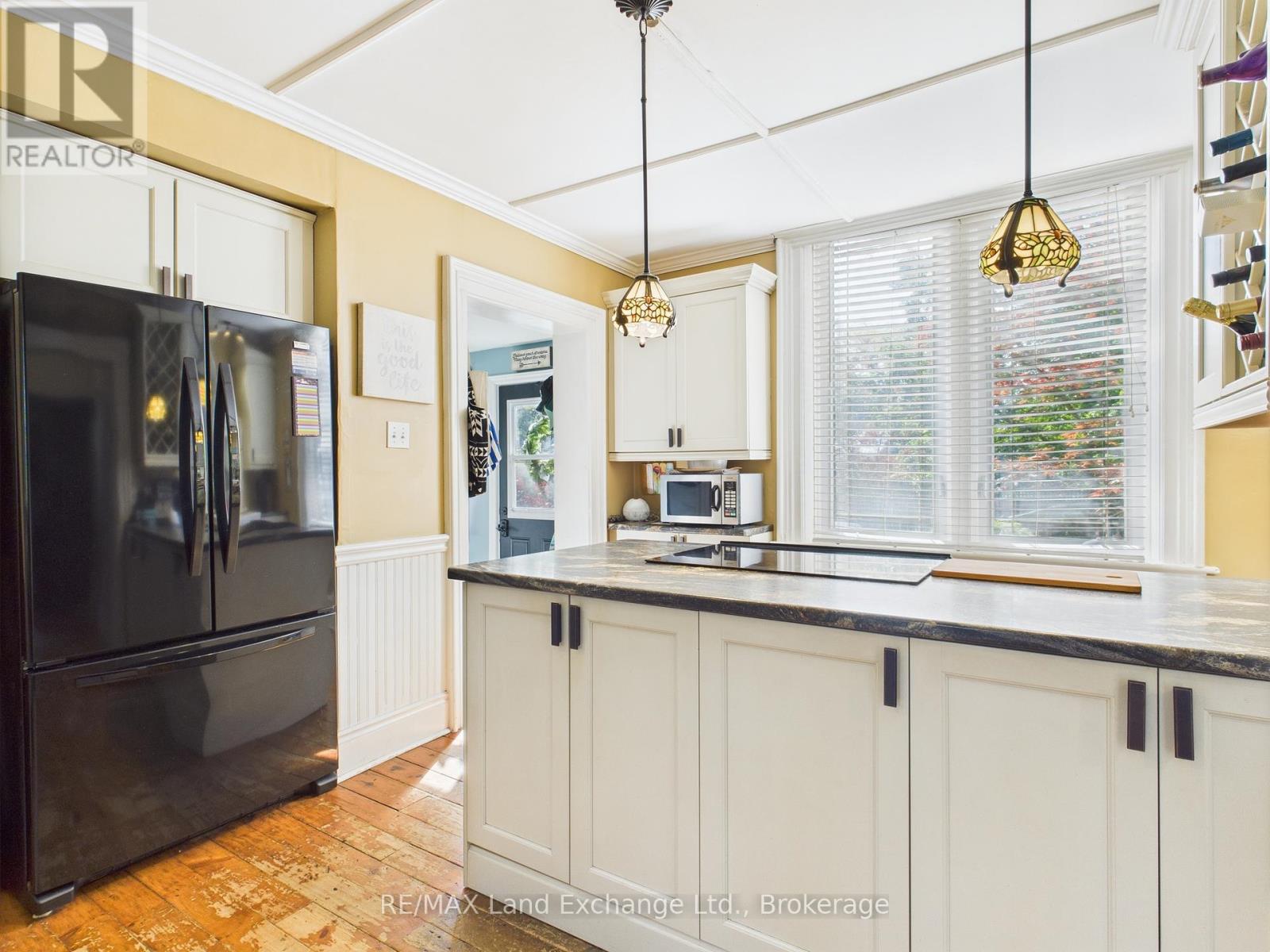 20 Queen Street, Huron-Kinloss, Ontario  N0G 2R0 - Photo 7 - X12207434