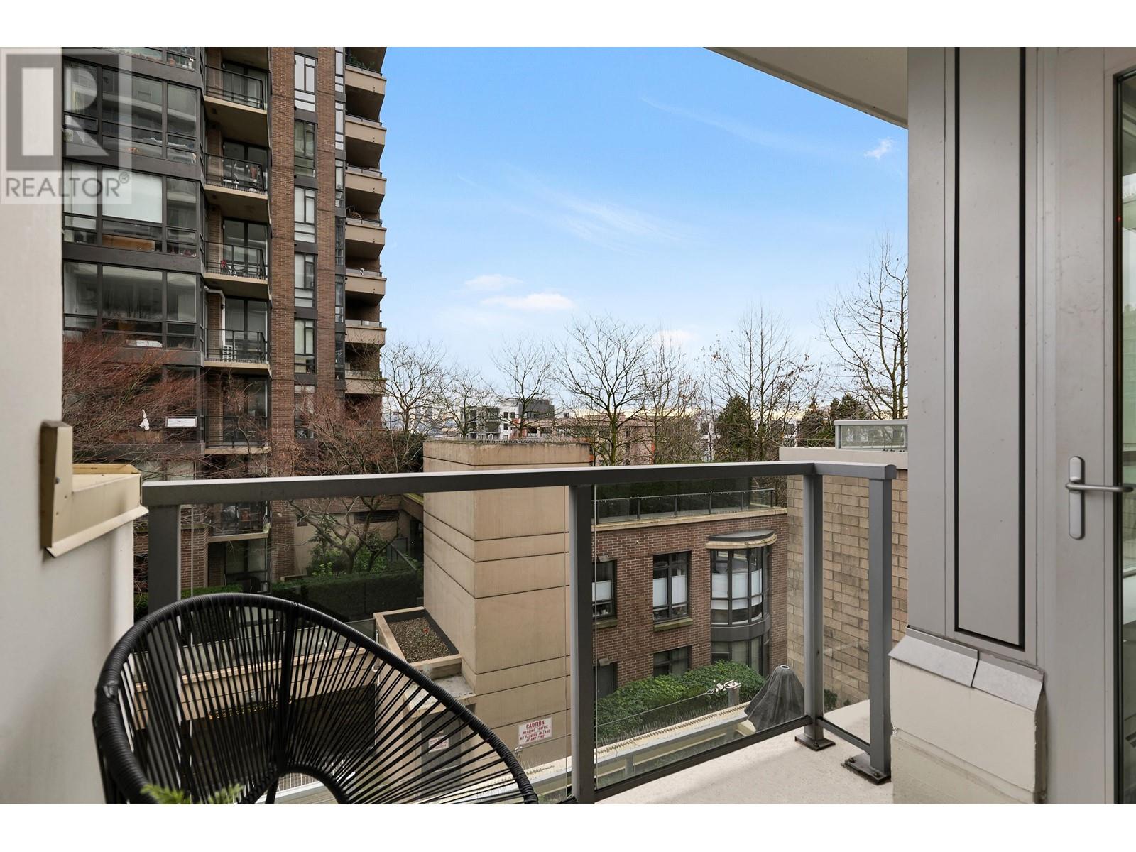 203 175 W 2nd Street, North Vancouver, British Columbia  V7M 0A5 - Photo 1 - R3012359