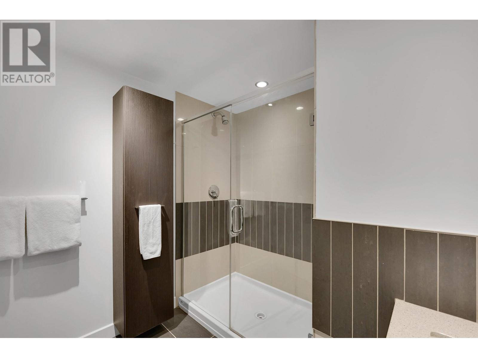 203 175 W 2nd Street, North Vancouver, British Columbia  V7M 0A5 - Photo 3 - R3012359