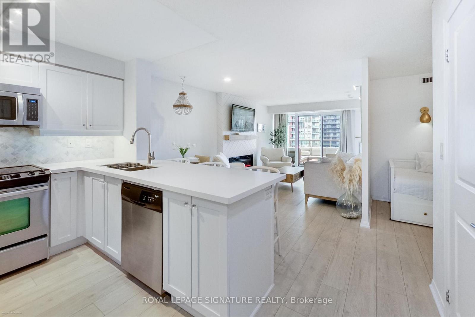1509 - 125 Western Battery Road, Toronto, Ontario  M6K 3R8 - Photo 1 - C12207142