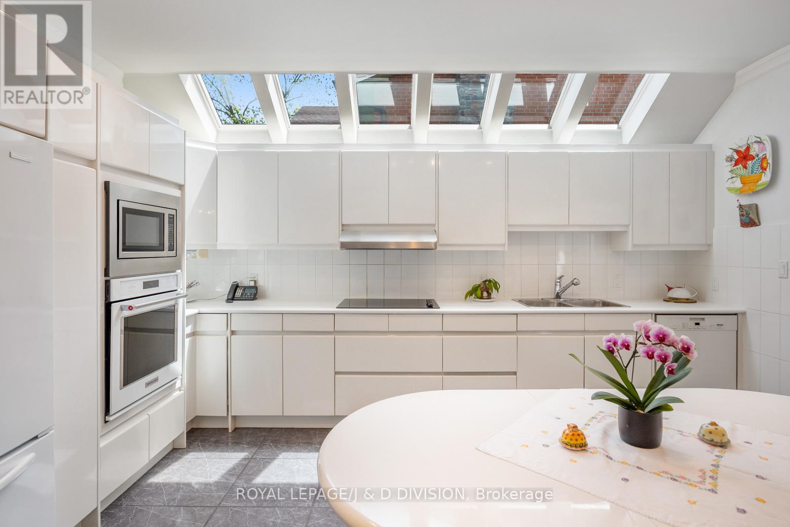 31 George Henry Boulevard, Toronto, Ontario  M2J 1E3 - Photo 8 - C12207257
