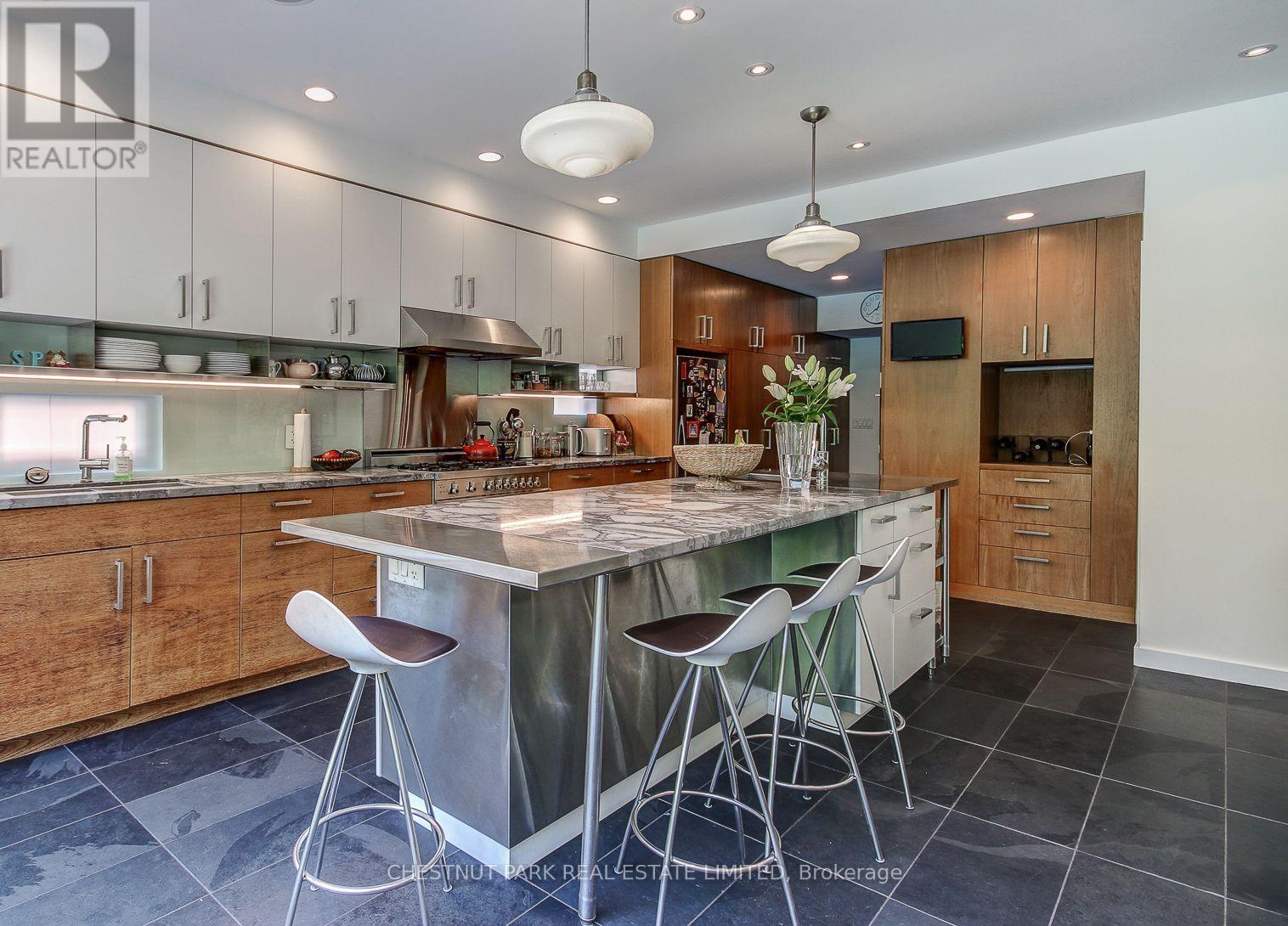 40 Warren Road, Toronto, Ontario  M4V 2R5 - Photo 12 - C12207270
