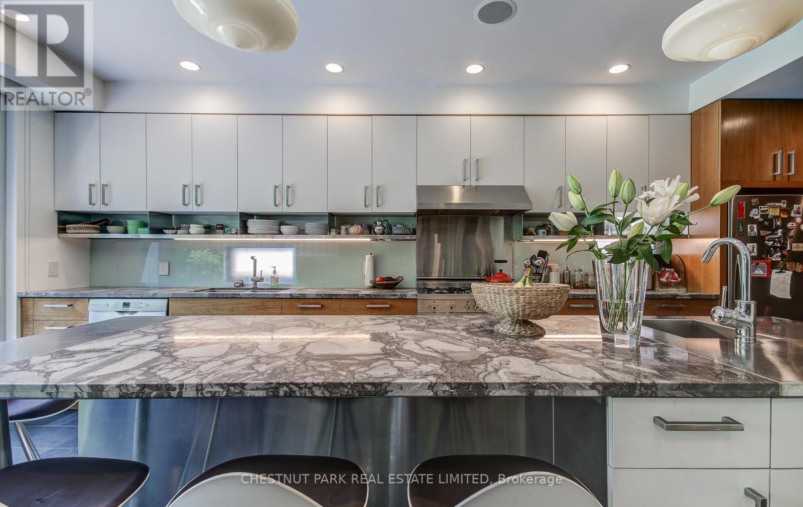 40 Warren Road, Toronto, Ontario  M4V 2R5 - Photo 13 - C12207270