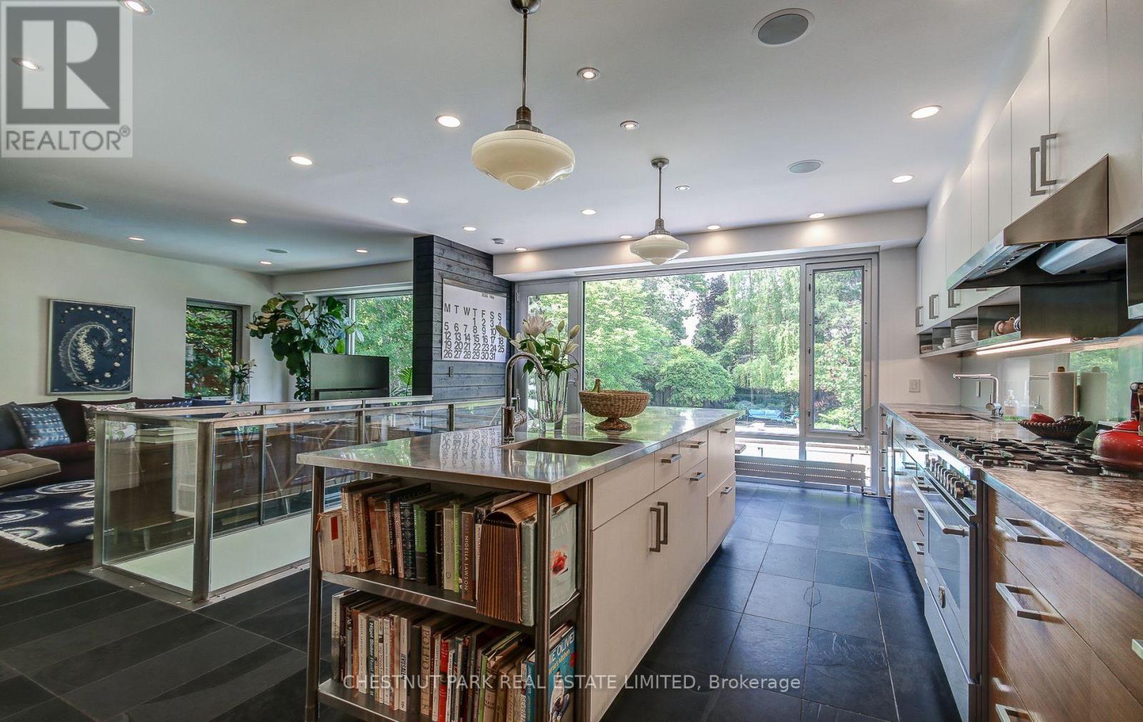 40 Warren Road, Toronto, Ontario  M4V 2R5 - Photo 15 - C12207270