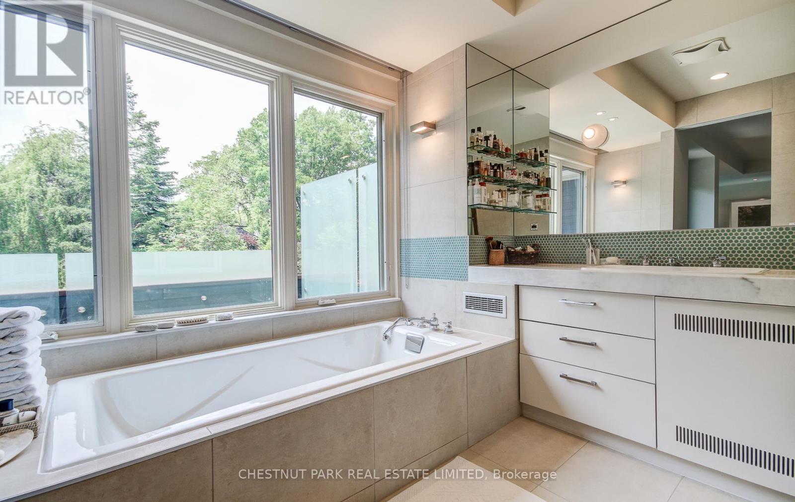 40 Warren Road, Toronto, Ontario  M4V 2R5 - Photo 21 - C12207270