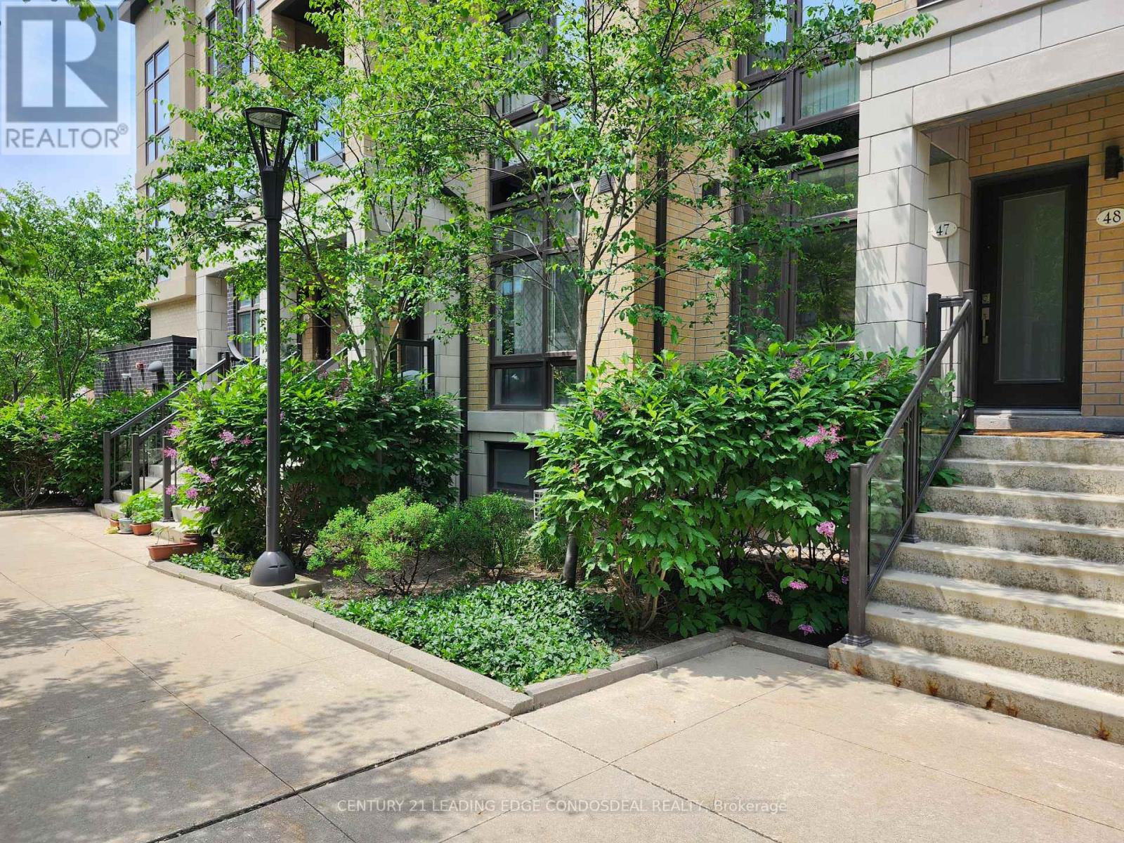 47 - 19 Eldora Avenue, Toronto (Newtonbrook West), Ontario  M2M 0B5 - Photo 1 - C12207384