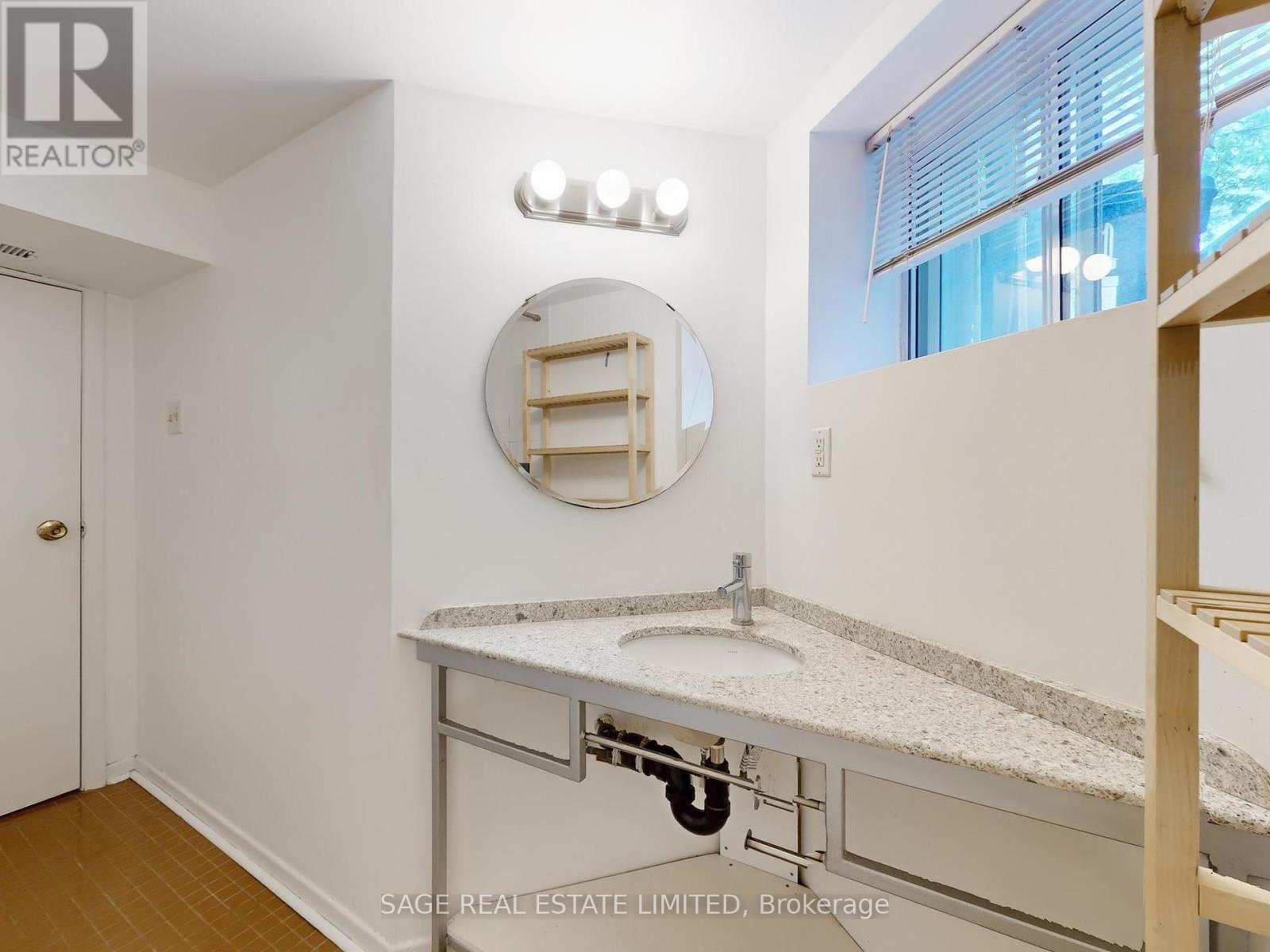 Lower - 532 Brunswick Avenue, Toronto, Ontario  M5R 2Z5 - Photo 11 - C12207403