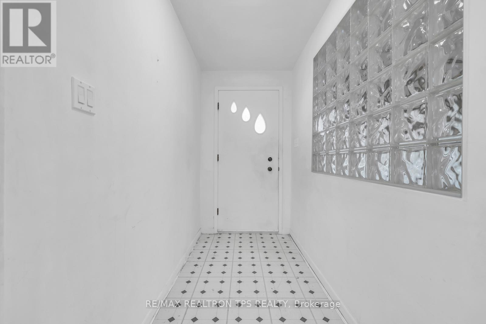 54 Portico Drive, Toronto (Woburn), Ontario  M1G 3R6 - Photo 3 - E12207299