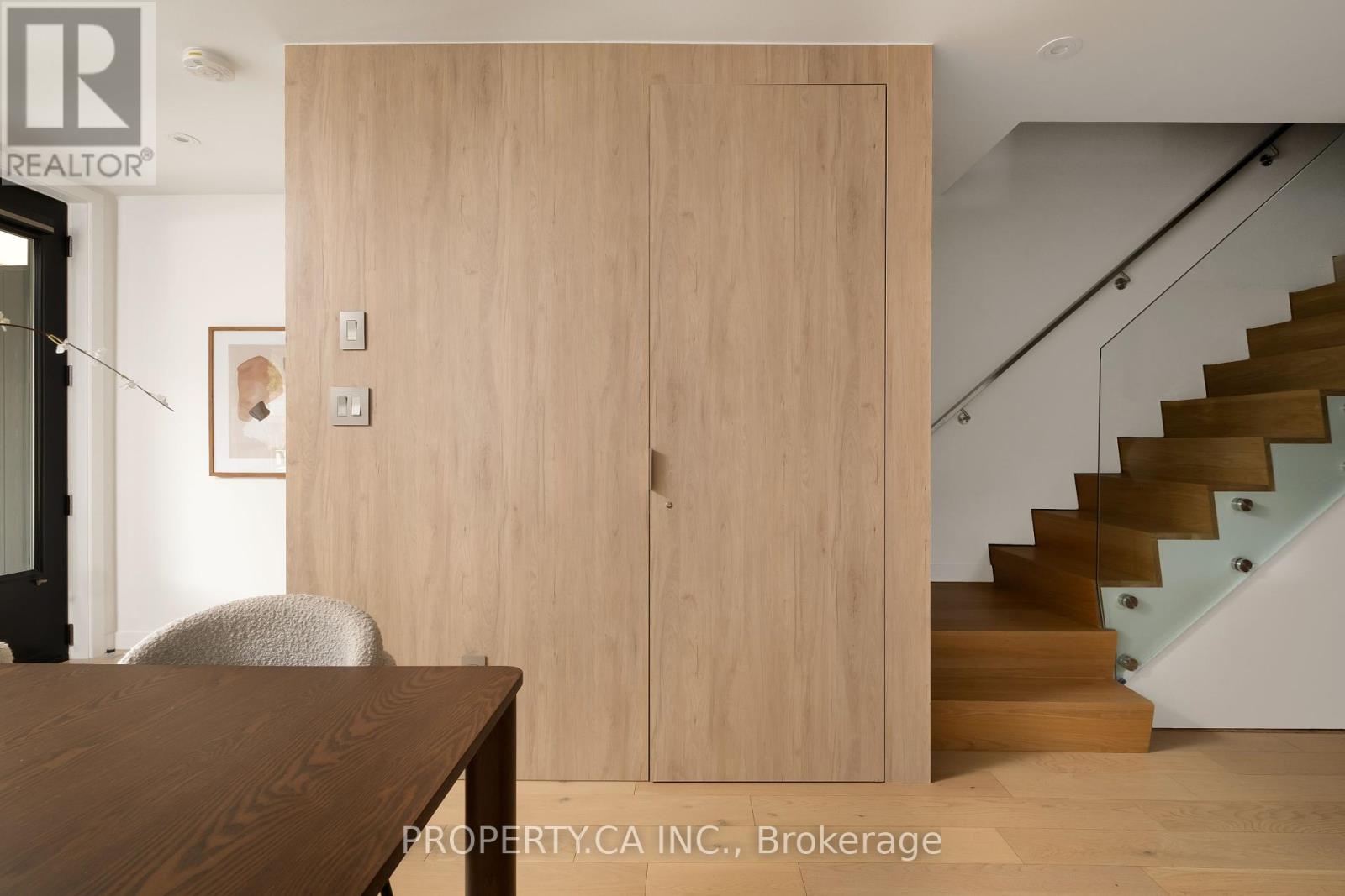 112 Billings Avenue, Toronto, Ontario  M4L 2S4 - Photo 12 - E12207471