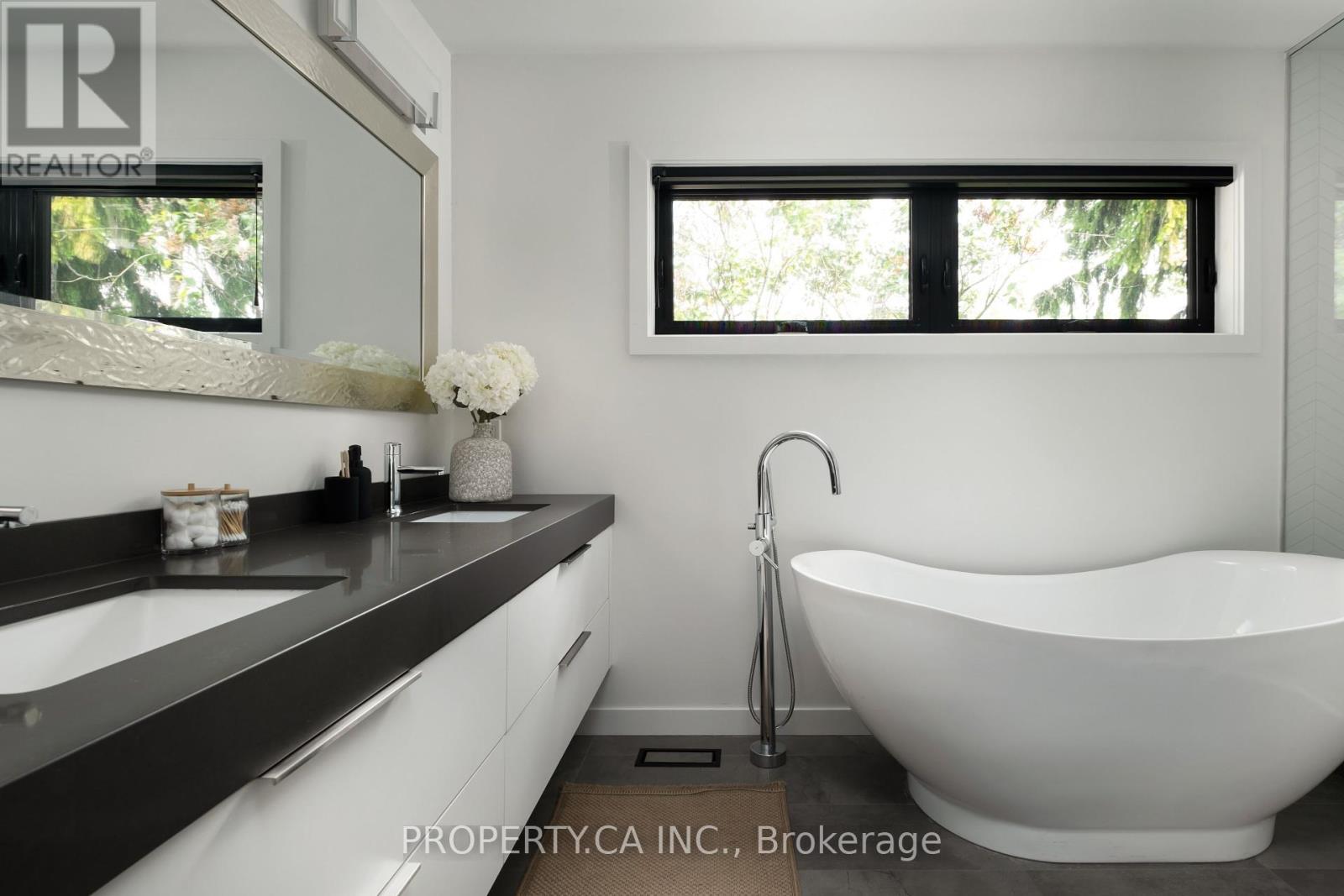 112 Billings Avenue, Toronto, Ontario  M4L 2S4 - Photo 21 - E12207471