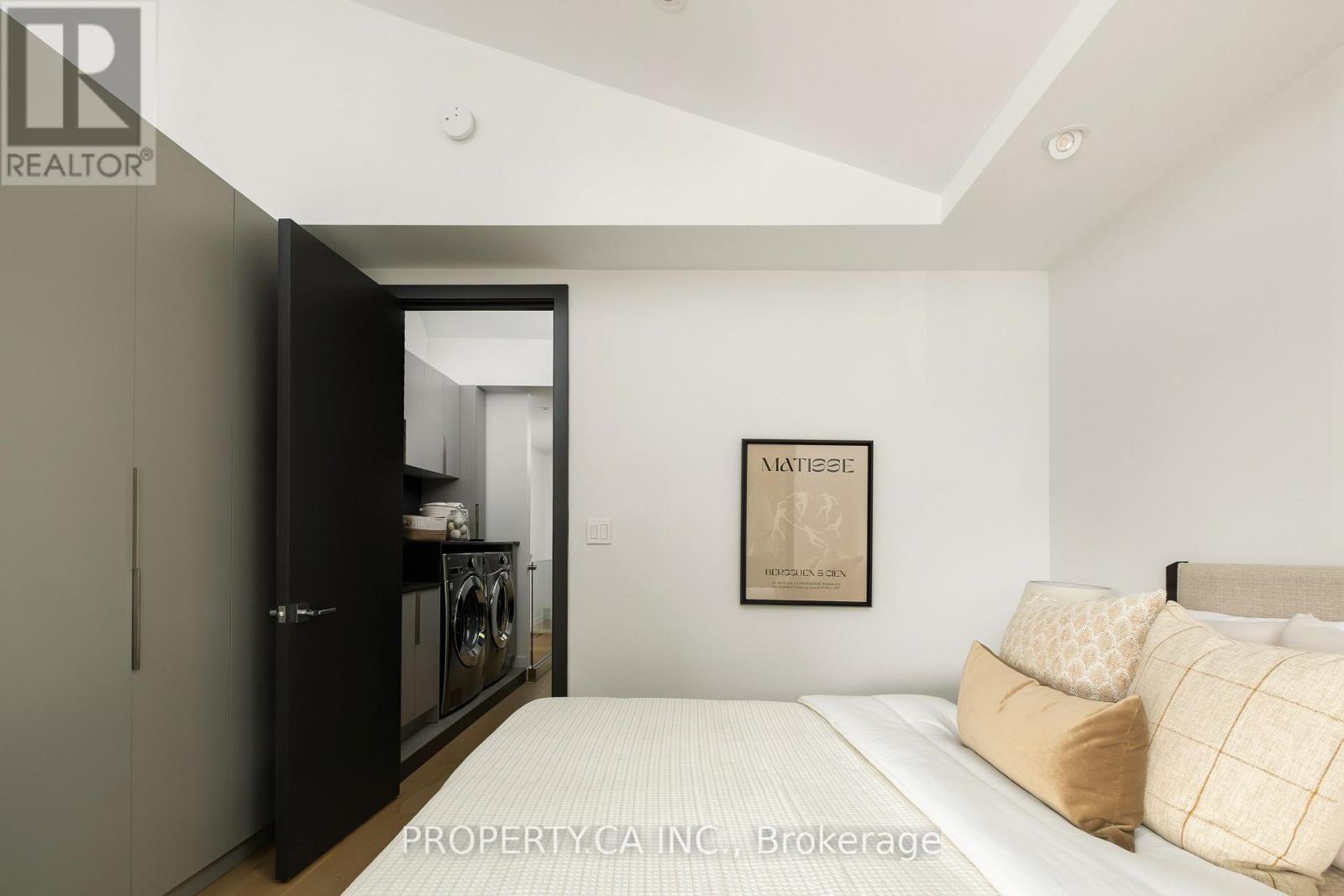 112 Billings Avenue, Toronto, Ontario  M4L 2S4 - Photo 28 - E12207471