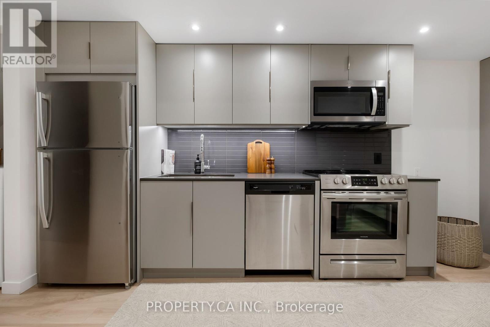 112 Billings Avenue, Toronto, Ontario  M4L 2S4 - Photo 38 - E12207471