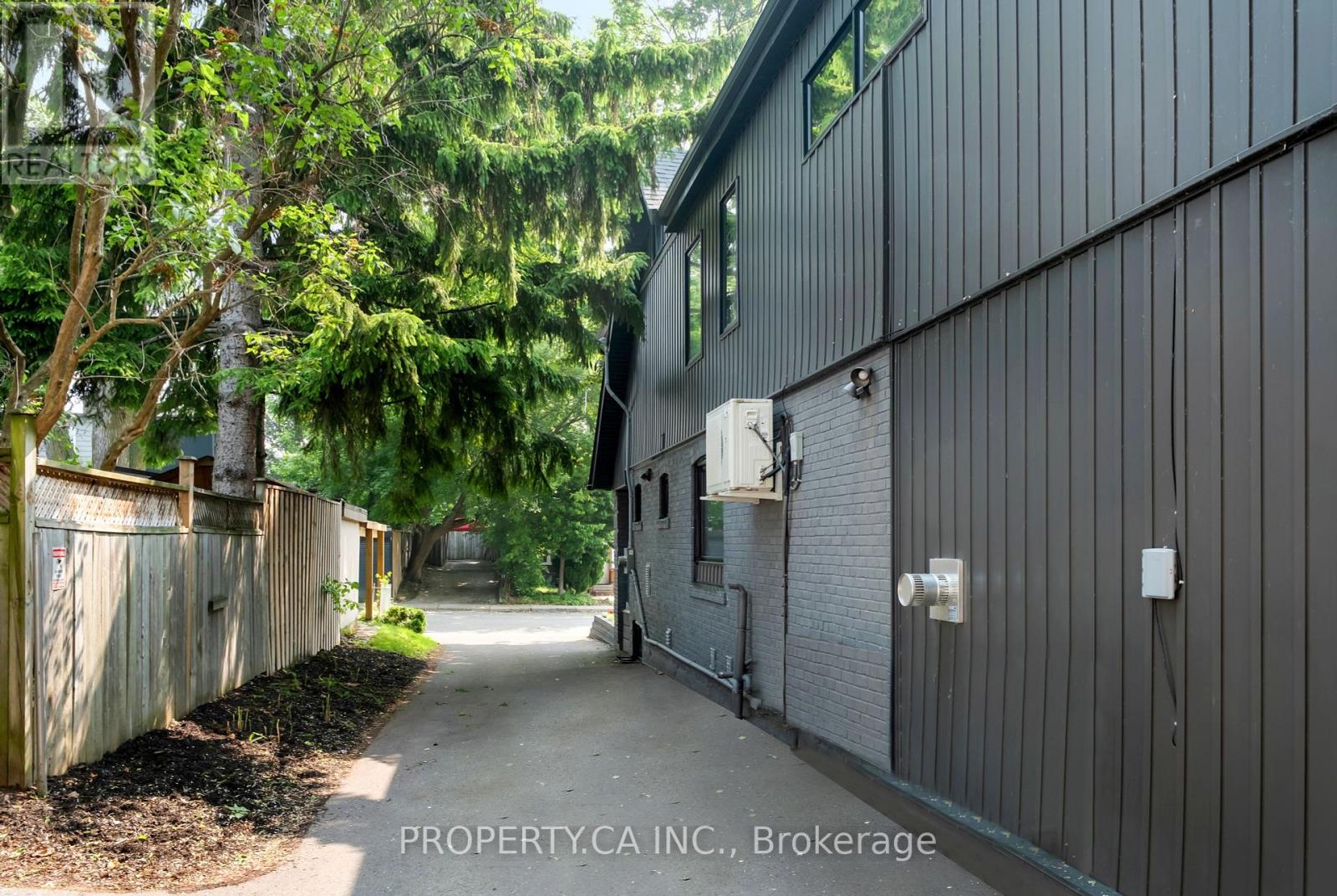 112 Billings Avenue, Toronto, Ontario  M4L 2S4 - Photo 46 - E12207471