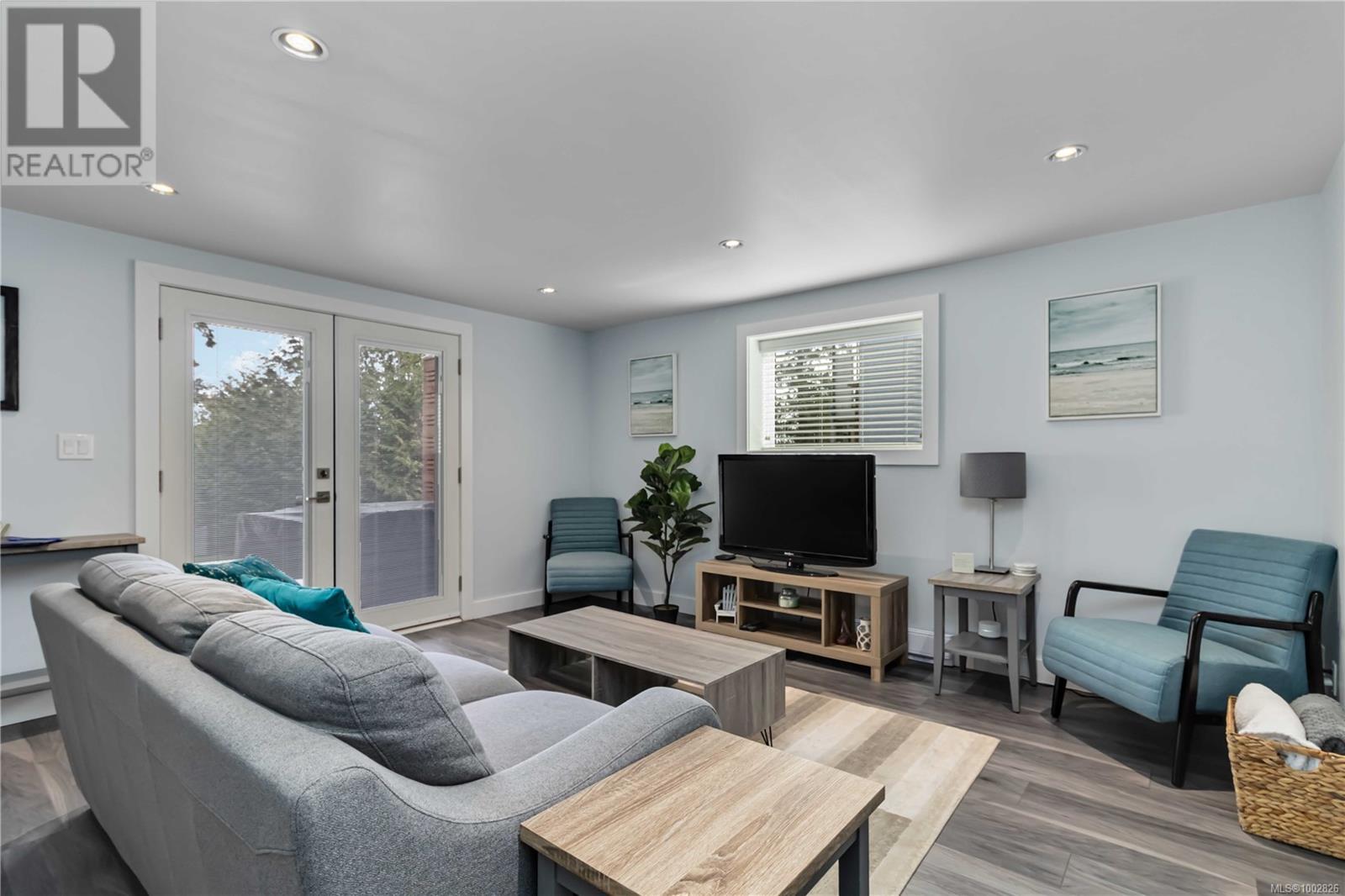 Property at 42 Kingham Pl image 2