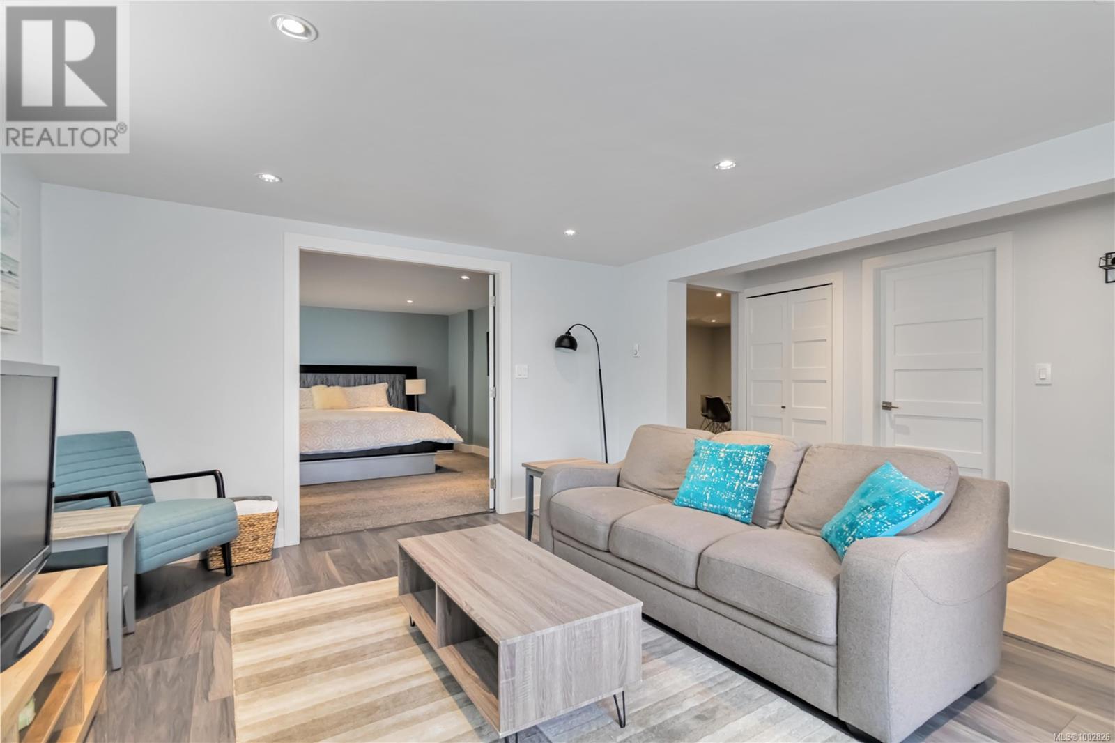 Property at 42 Kingham Pl image 3