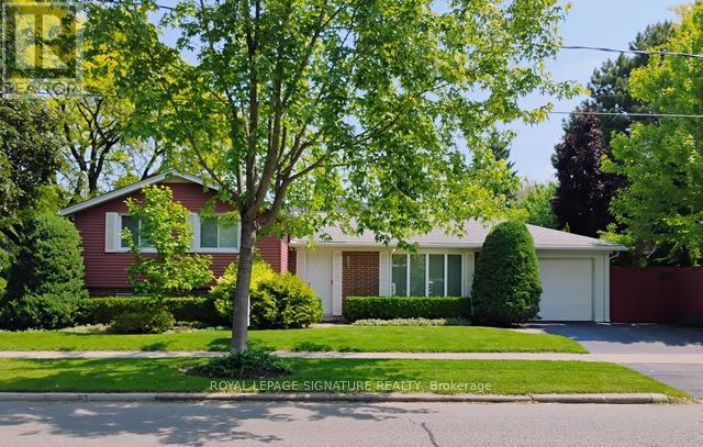 <div class="slider-price">$1,520,000</div><p>62 Kempsell Crescent, Toronto, Ontario</p>