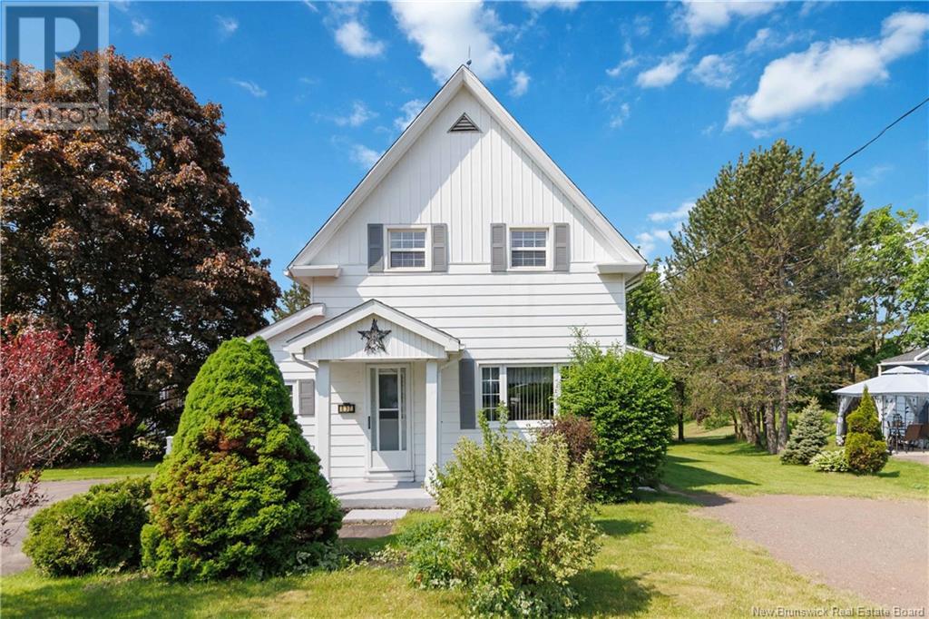 ** MORTGAGE HELPER ** Welcome to 835-837 Amirault Street, a charming home with an attached two bedroom apartment located close to shopping, good schools, parks, Fox Creek Golf Club, the Aquatic Centre and more. The grand front foyer leads to a bright living room filled with natural light, featuring hardwood floors, a heat pump, and a stunning feature wall. From the living room, step into a quaint dining room that connects to a spacious kitchen boasting beautiful tray ceilings, wood cabinets, and ample lighting. Off the kitchen, you'll find a side entrance with a mudroom. The main floor also includes a full 4-piece bathroom and a designated laundry area. Upstairs, there are three cozy bedrooms and a convenient 2-piece powder room. The lower level features a partially finished space currently used as a family room, as well as a utility room with plenty of storage. The apartment has a private main-floor entrance leading to a bright living area, a functional kitchen, and a full 4-piece bathroom. On the lower level, it offers two bedrooms, a bonus room that can serve as a family room, and under-the-stairs storage. The exterior features a storage shed and a baby barn, providing additional storage solutions. This property is perfect for first time home buyers looking for a mortgage helper, multi-generational living or investors. Dont miss out on this fantastic opportunity! (id:48254)