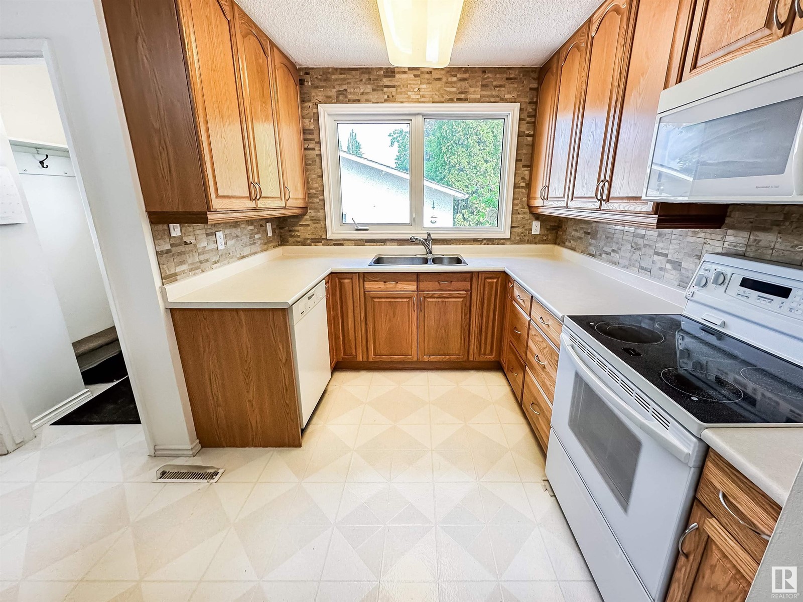 11744 37 Av Nw, Edmonton, Alberta  T6J 0J2 - Photo 14 - E4440366