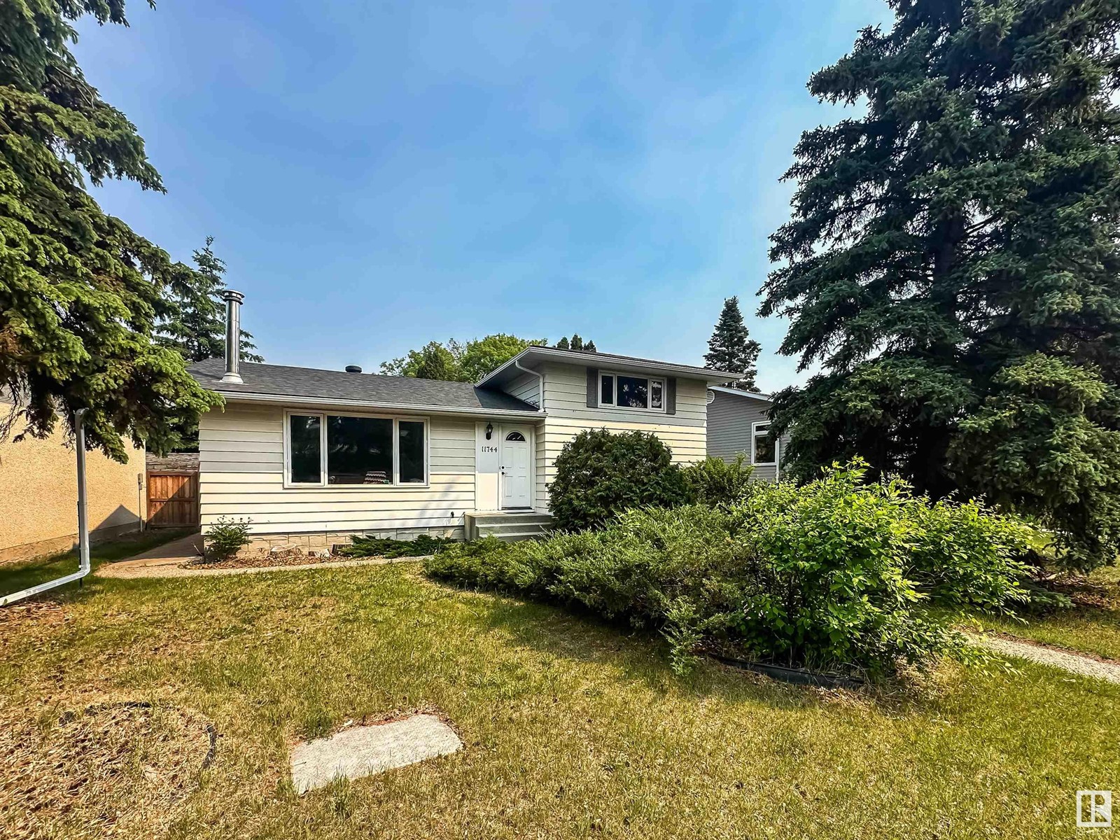 11744 37 Av Nw, Edmonton, Alberta  T6J 0J2 - Photo 1 - E4440366
