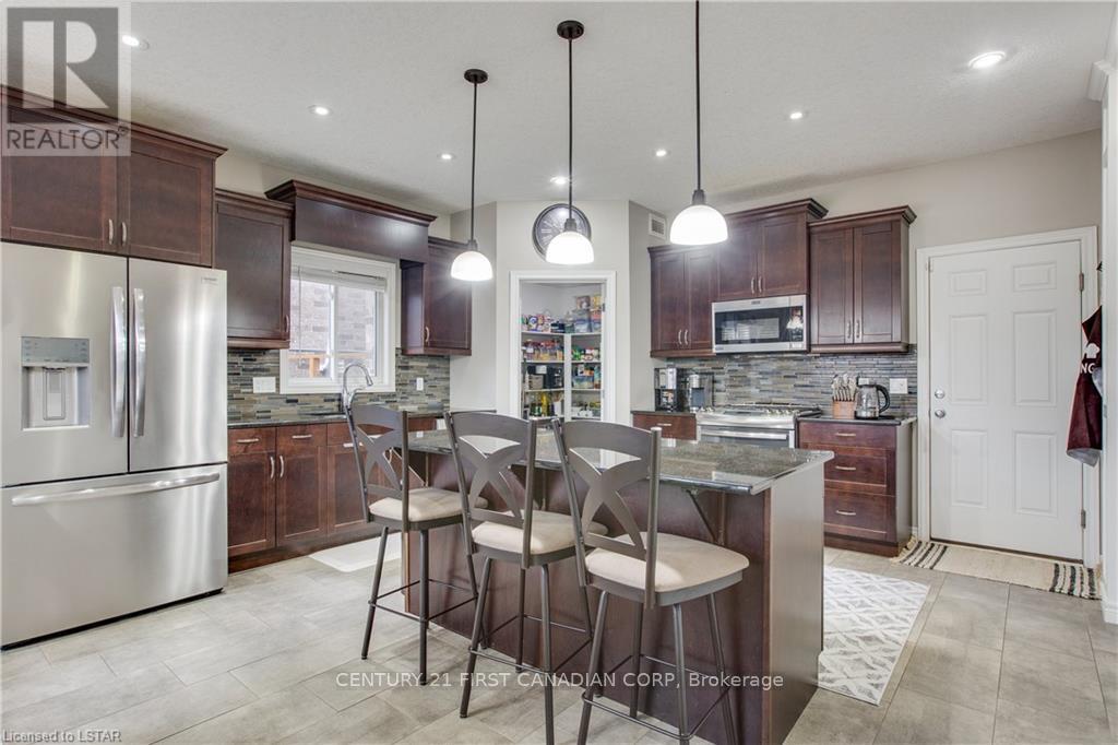 3380 Jinnie's Way, London South, Ontario  N6L 0B8 - Photo 11 - X12207617
