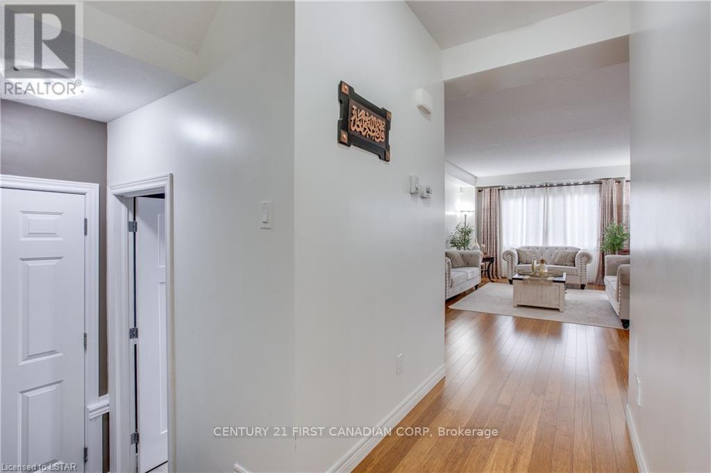 3380 Jinnie's Way, London South, Ontario  N6L 0B8 - Photo 5 - X12207617