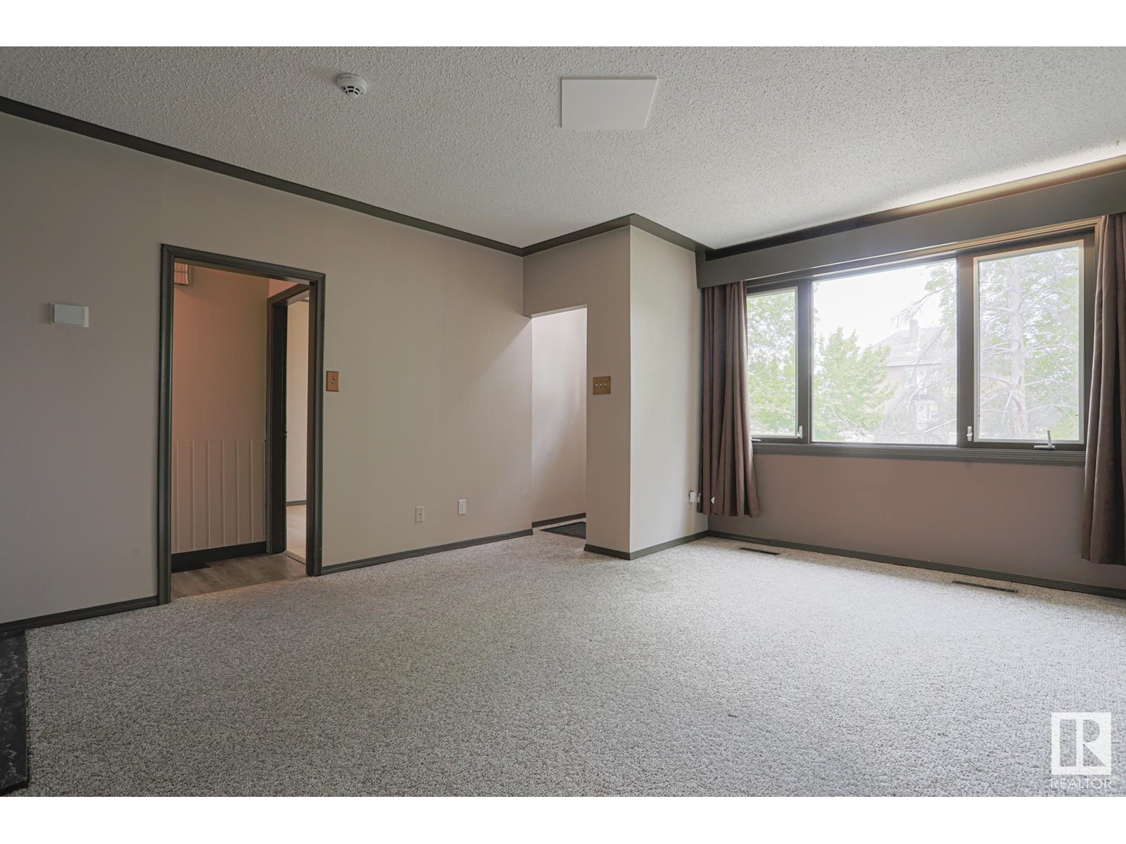 12822 70 St Nw, Edmonton, Alberta  T5C 0J8 - Photo 2 - E4441335