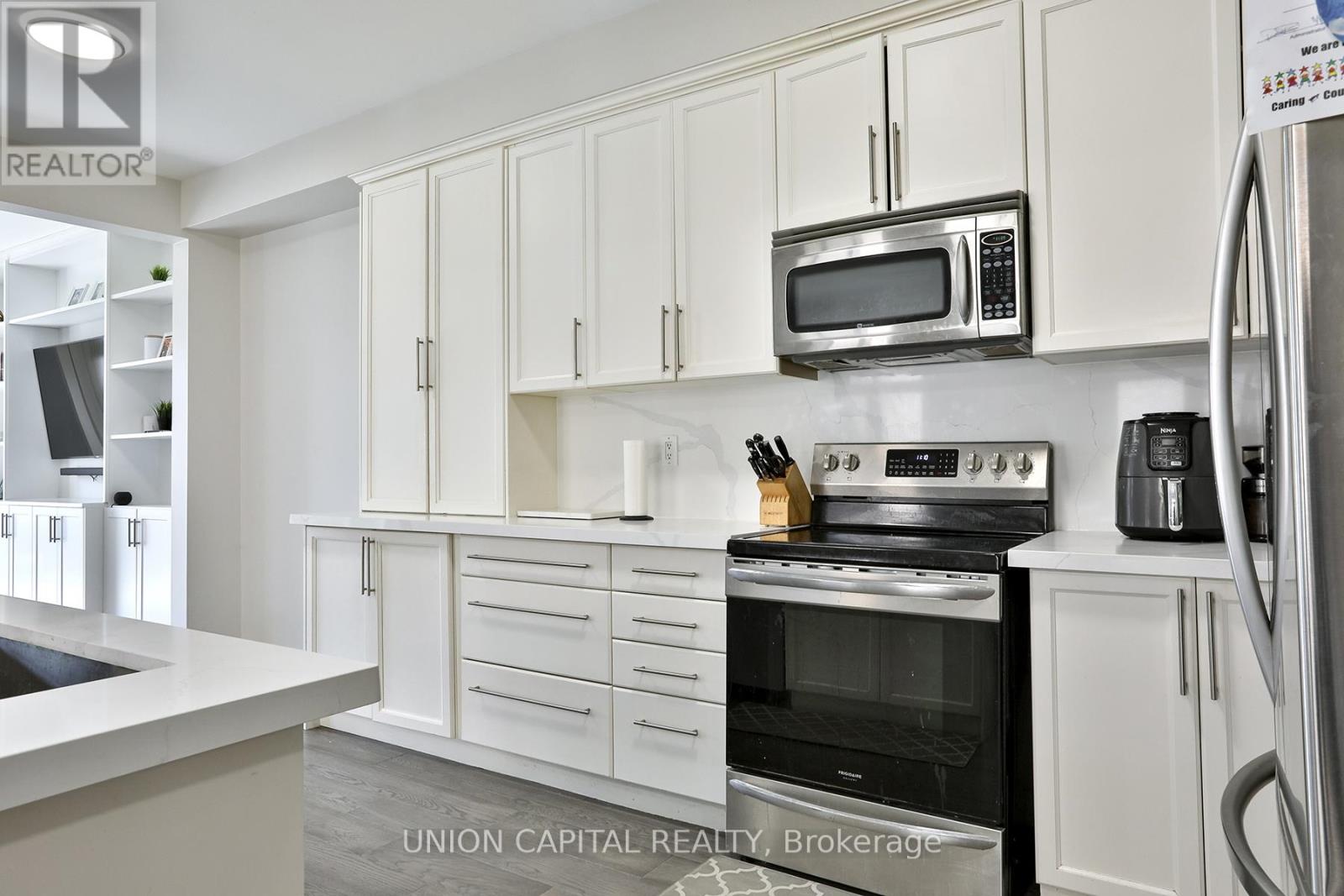 136 Mistywood Crescent, Vaughan, Ontario  L4J 9K3 - Photo 8 - N12207131