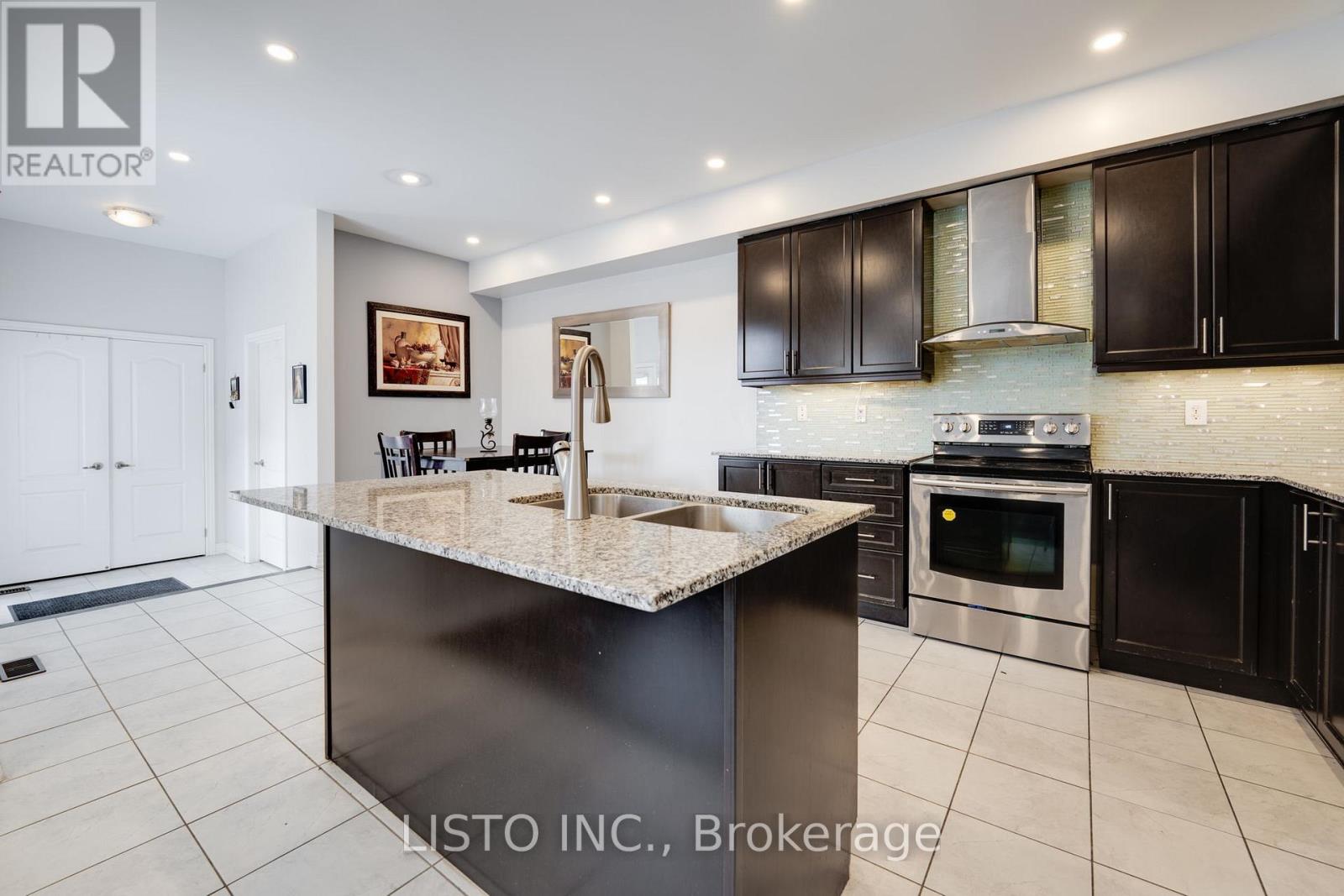 14 Sunnyside Hill Road, Markham, Ontario  L6B 0X4 - Photo 11 - N12207275