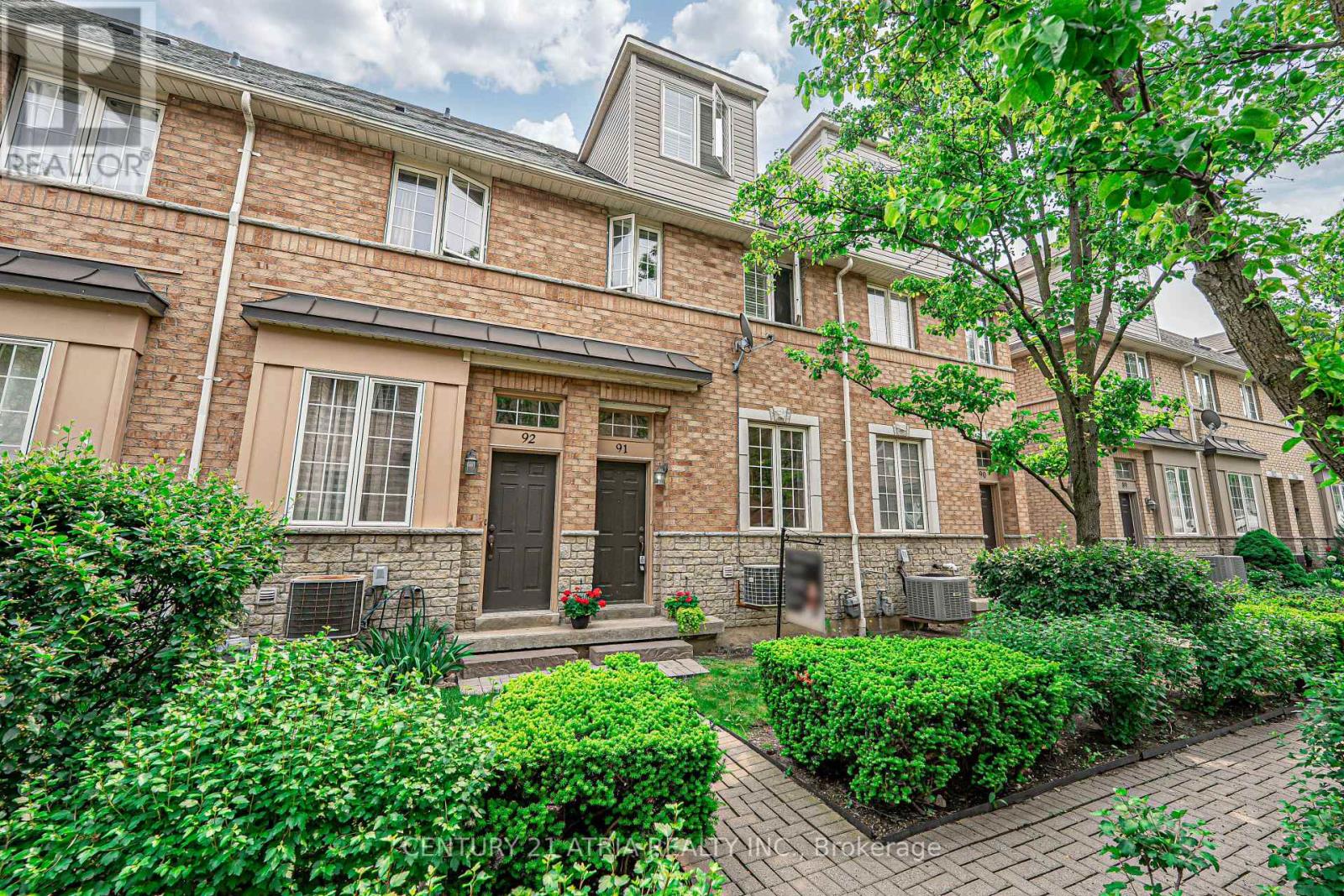 91 - 23 Observatory Lane, Richmond Hill, Ontario  L4C 0M7 - Photo 2 - N12207337