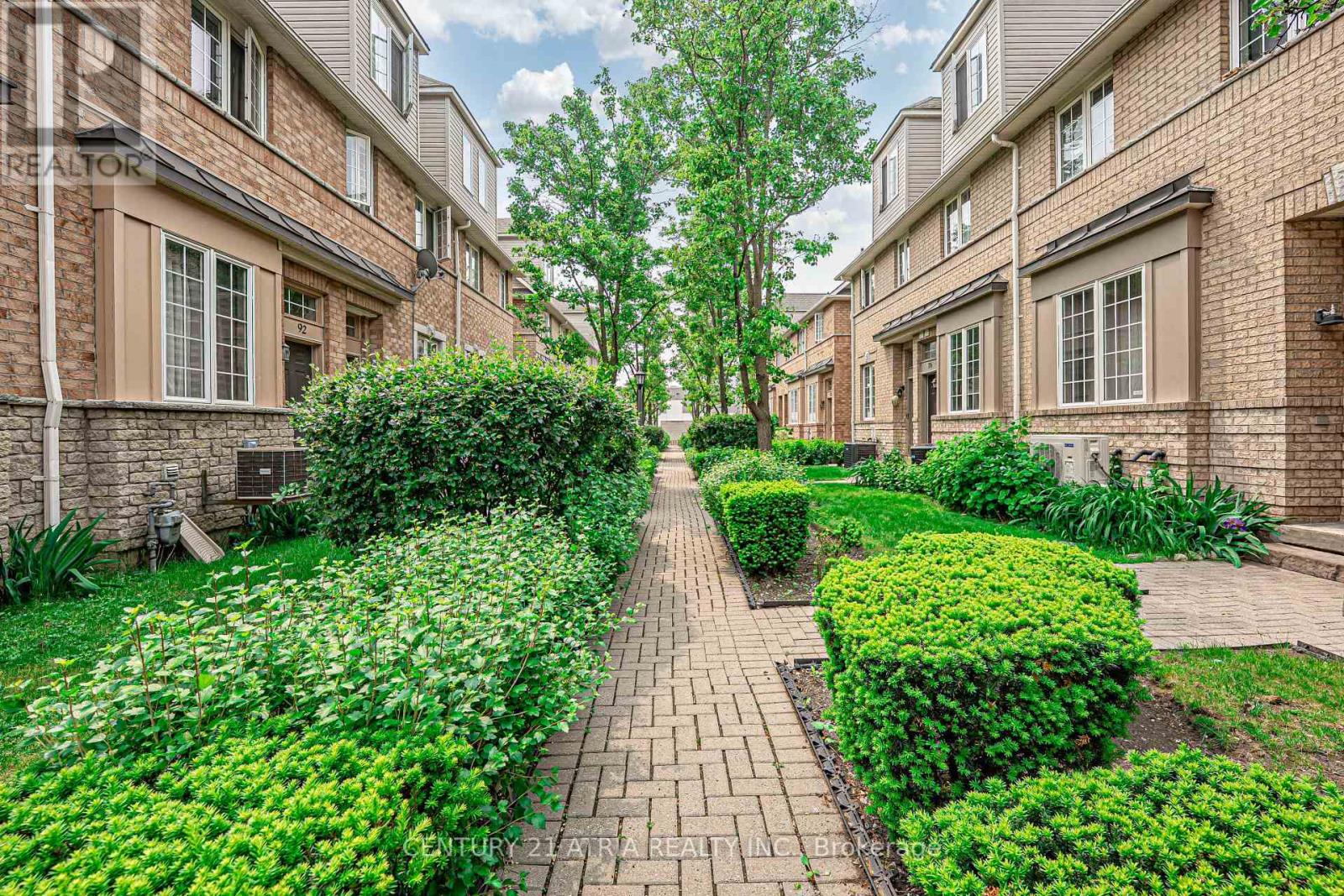 91 - 23 Observatory Lane, Richmond Hill, Ontario  L4C 0M7 - Photo 3 - N12207337
