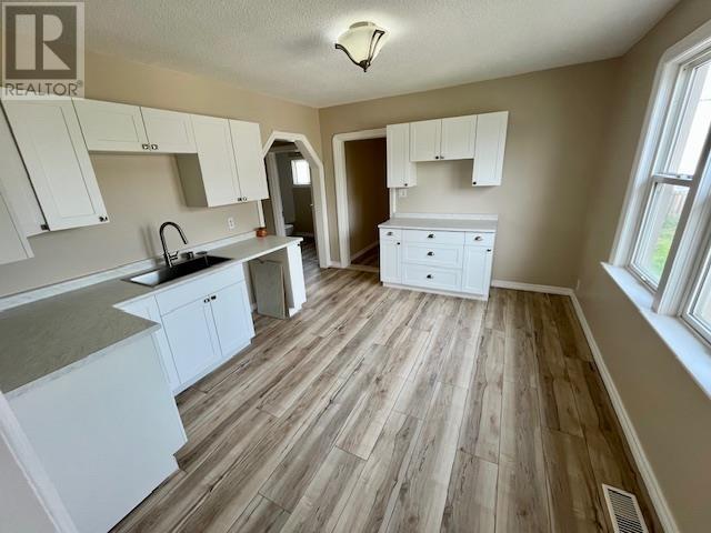 630 Winnipeg Ave, Thunder Bay, Ontario  P7B 3T2 - Photo 7 - TB251482