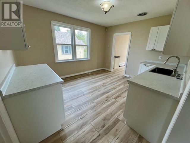630 Winnipeg Ave, Thunder Bay, Ontario  P7B 3T2 - Photo 9 - TB251482