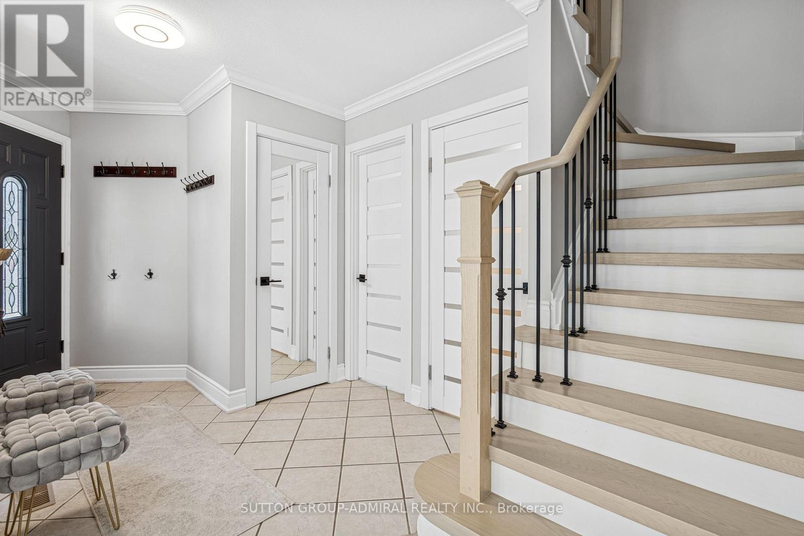39 Churchland Drive, Barrie, Ontario  L4N 8P9 - Photo 2 - S12135328